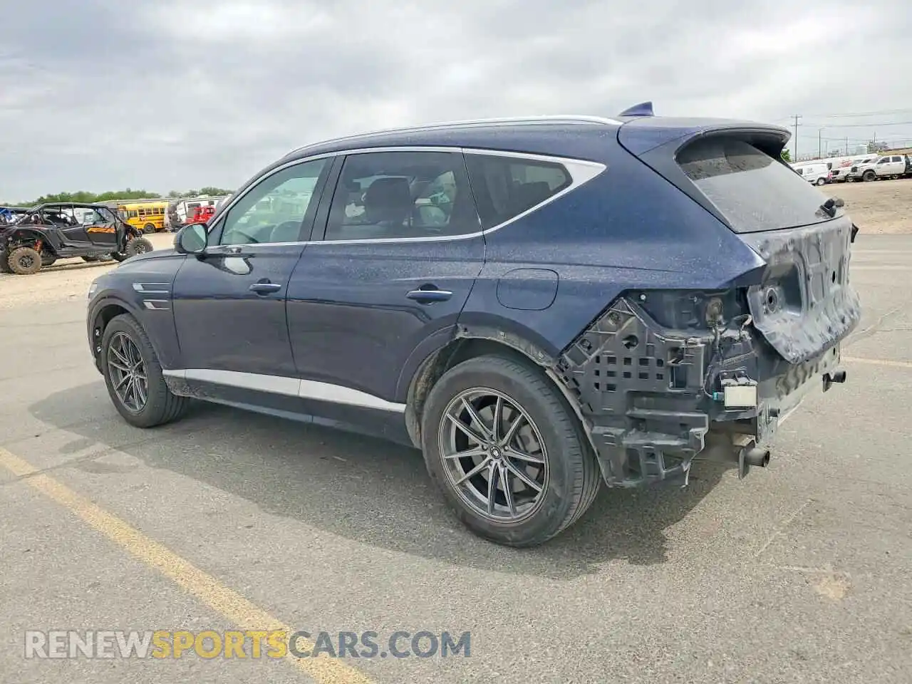 2 fotografías del automóvil dañado KMUHCESC0NU078807 GENESIS GV80 2022
