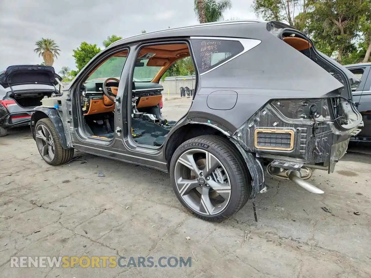 2 Photograph of a damaged car KMUHEESC2SU289013 GENESIS GV80 2025