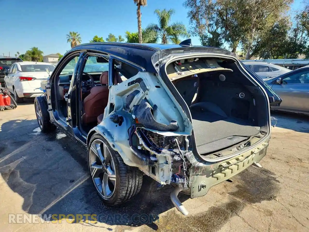 2 Photograph of a damaged car KMUHEESC5SU227718 GENESIS GV80 2025