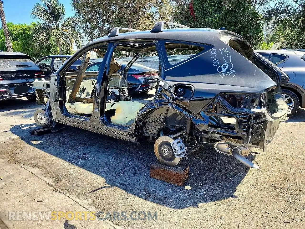 2 Photograph of a damaged car KMUHEESC0TU327811 GENESIS GV80 2026
