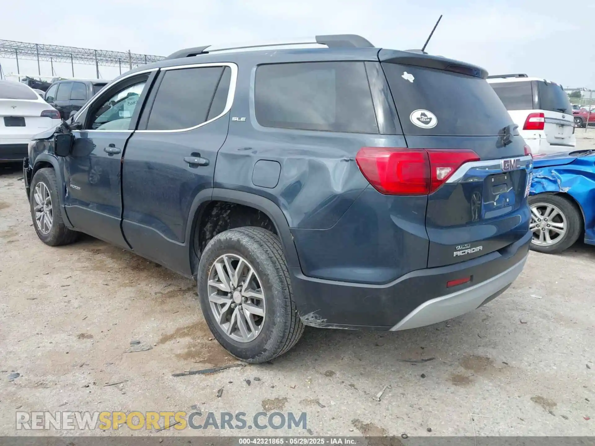 3 Photograph of a damaged car 1GKKNLLA2KZ200381 GMC ACADIA 2019