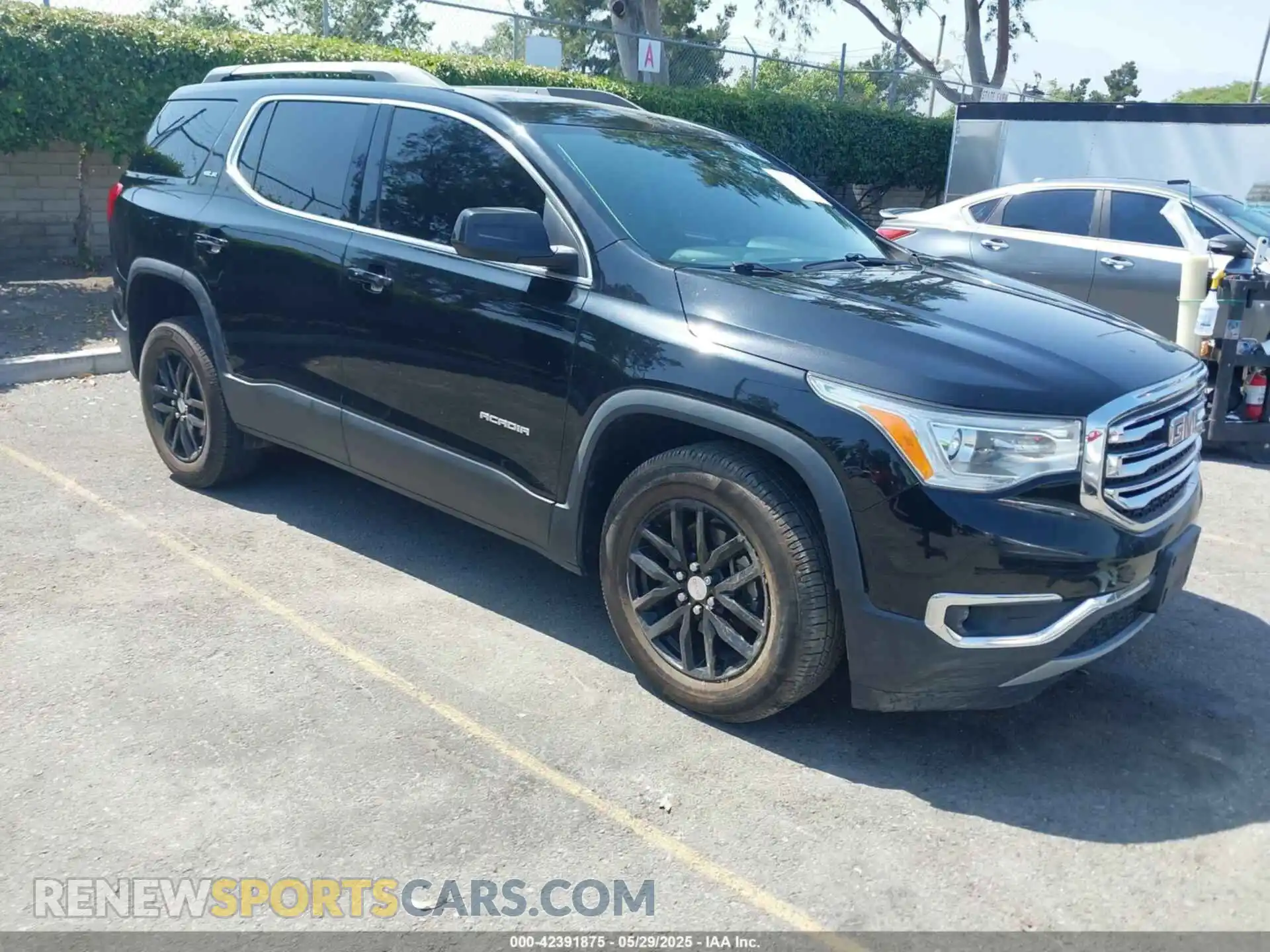 1 Photograph of a damaged car 1GKKNLLS3KZ238890 GMC ACADIA 2019