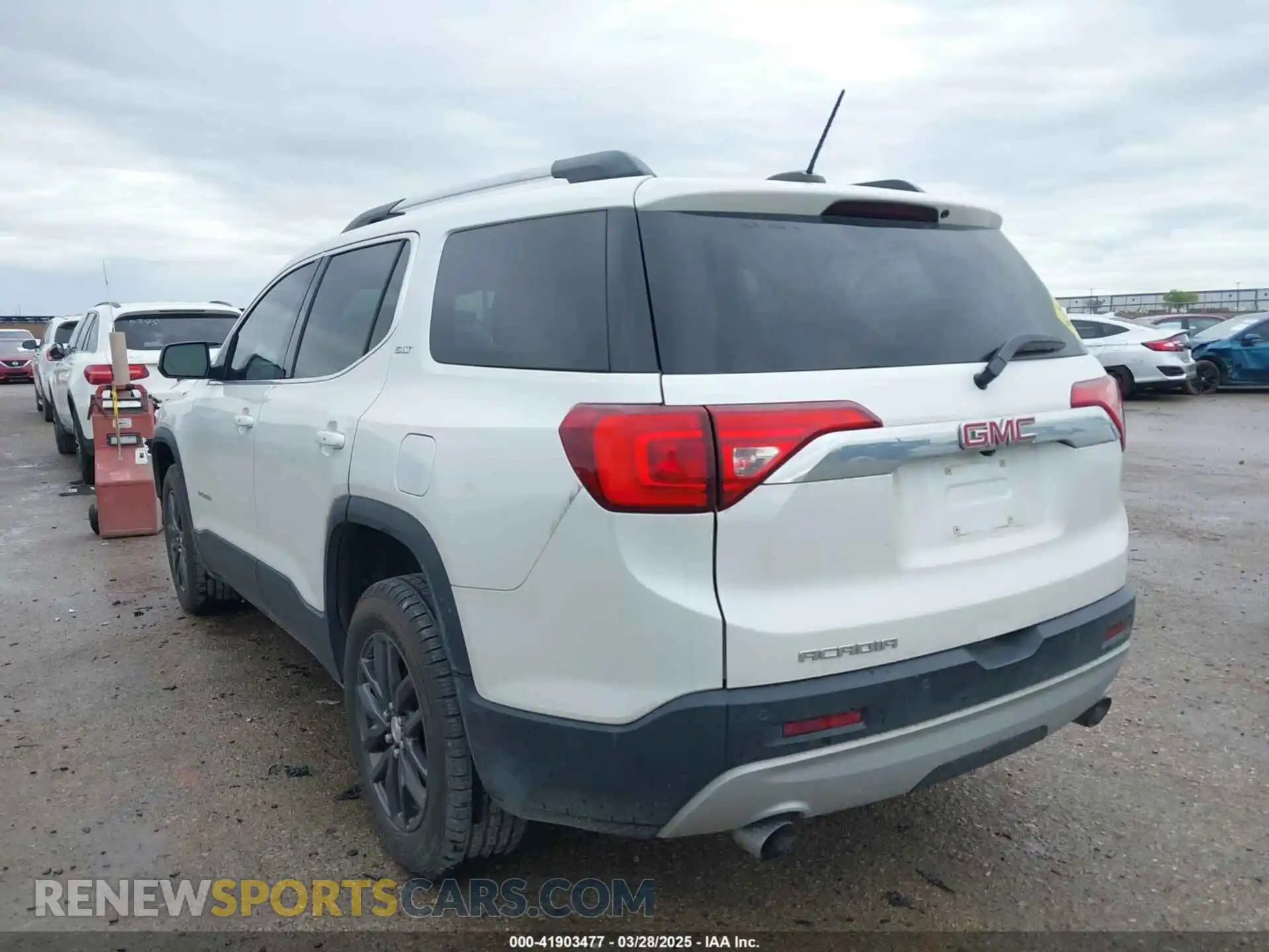 3 Photograph of a damaged car 1GKKNMLS0KZ247231 GMC ACADIA 2019