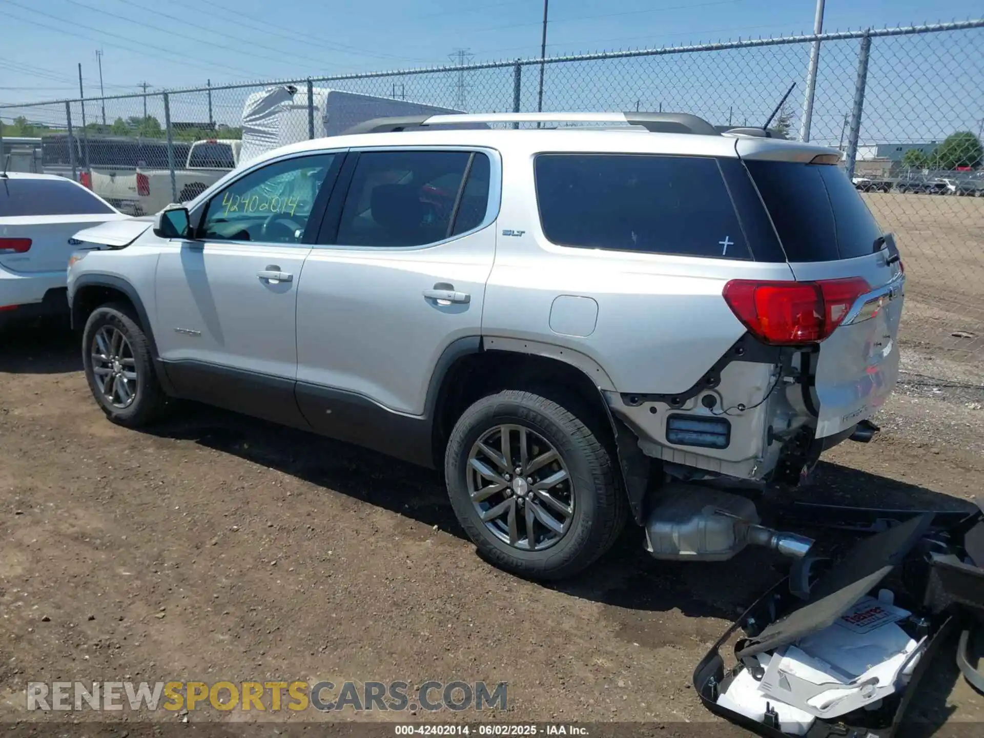 3 Photograph of a damaged car 1GKKNMLS4KZ256420 GMC ACADIA 2019