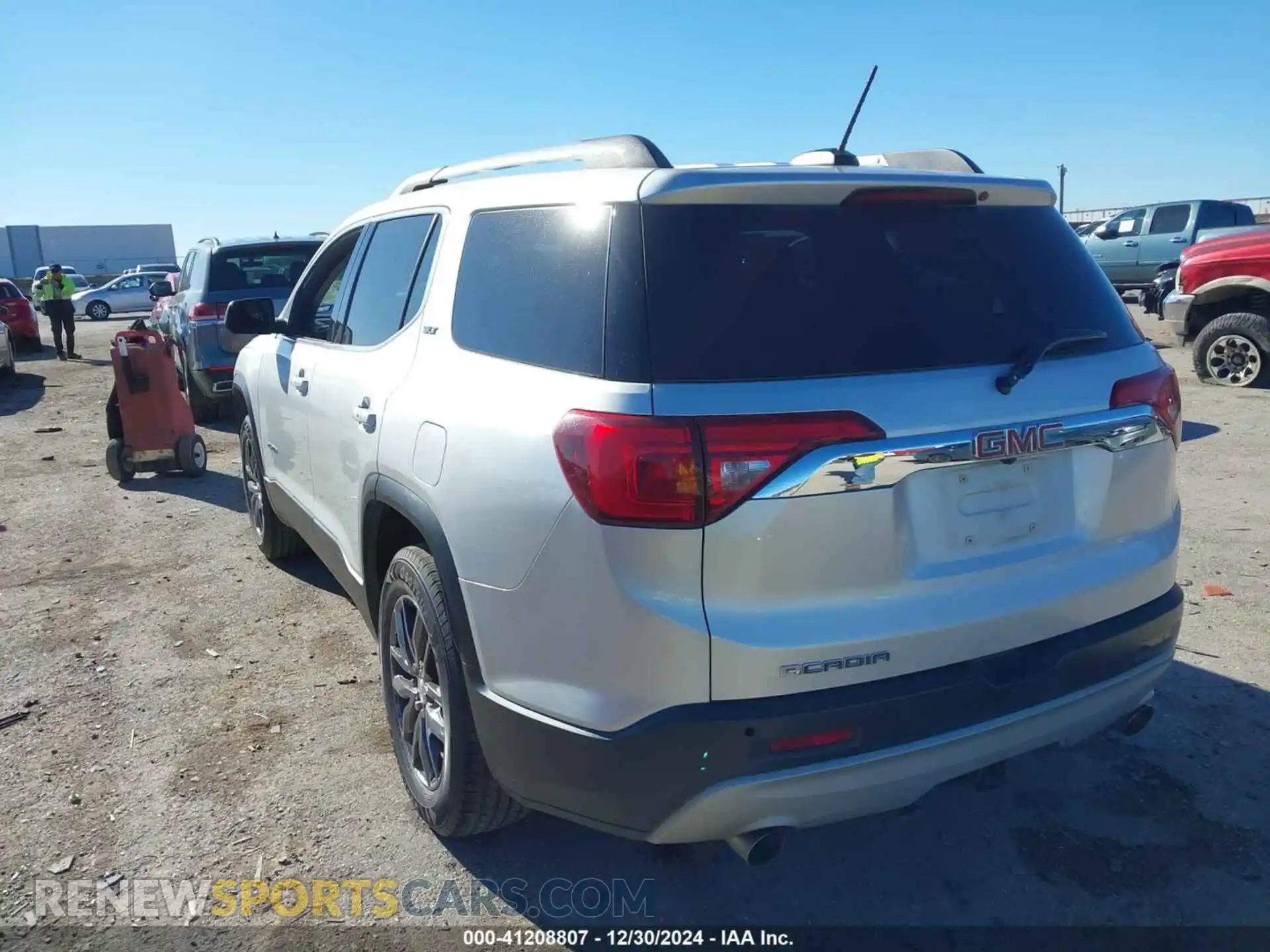 3 Photograph of a damaged car 1GKKNMLS8KZ283605 GMC ACADIA 2019