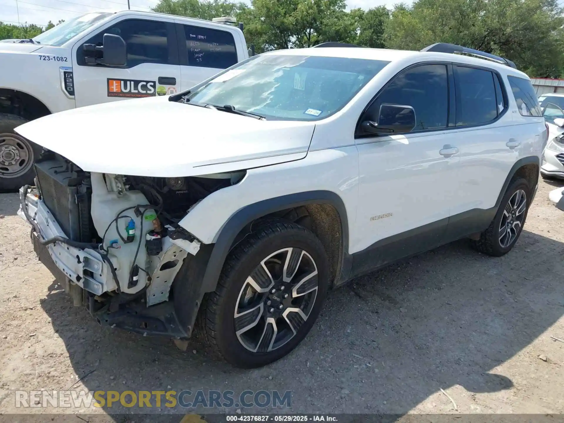 2 Photograph of a damaged car 1GKKNMLS9KZ254338 GMC ACADIA 2019