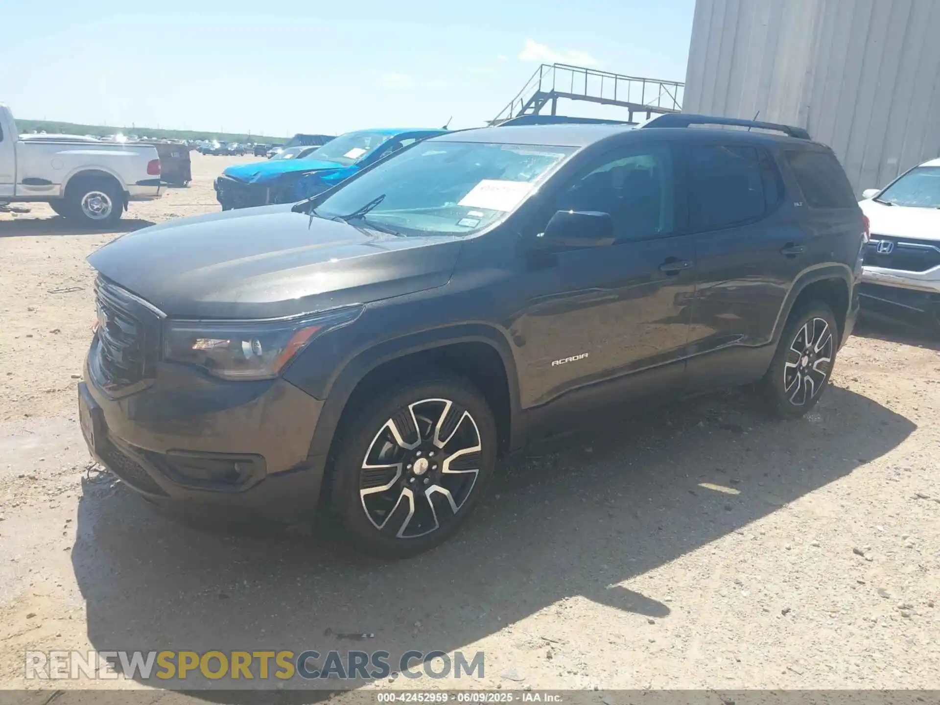 2 Photograph of a damaged car 1GKKNMLSXKZ154992 GMC ACADIA 2019