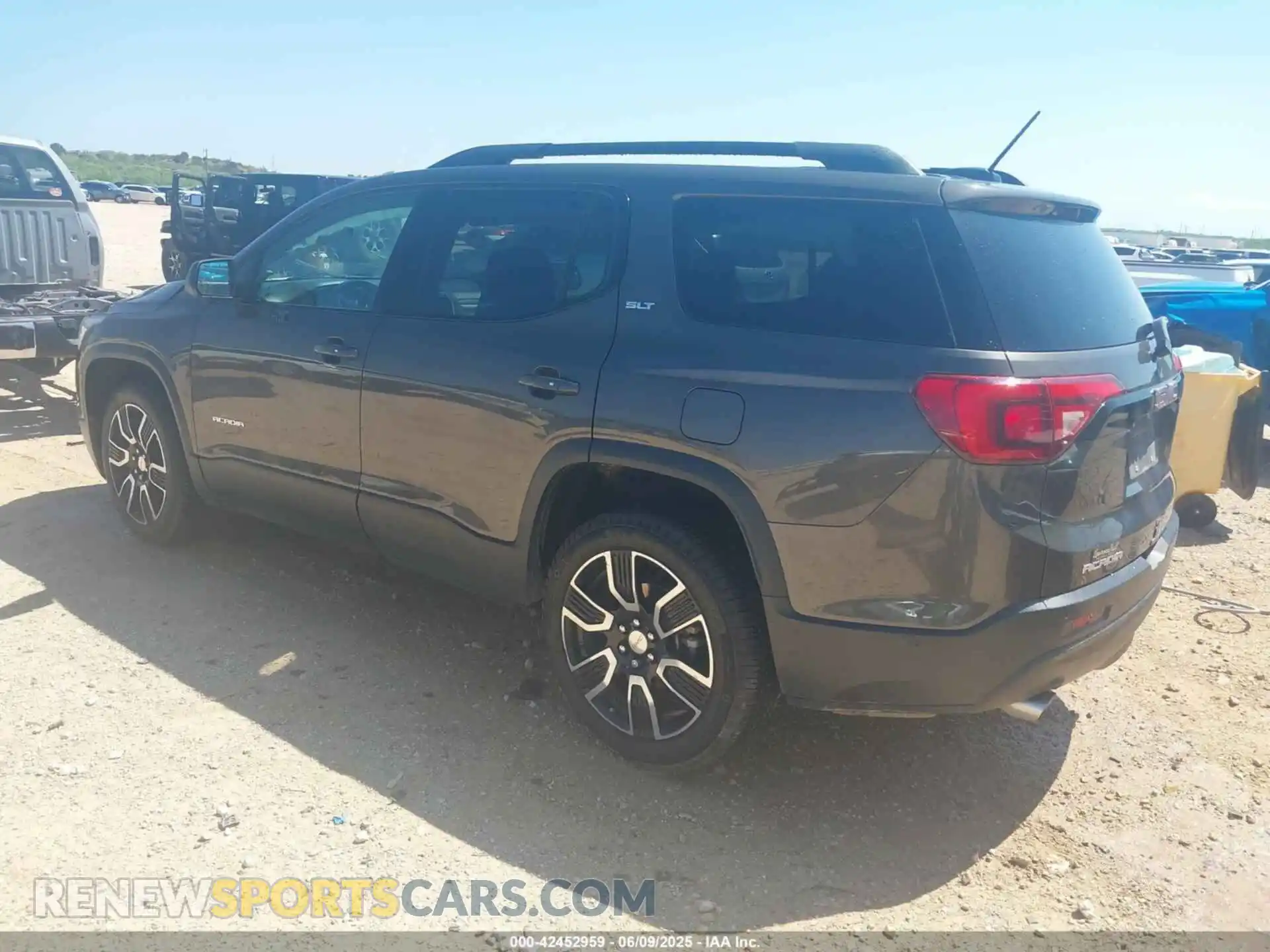 3 Photograph of a damaged car 1GKKNMLSXKZ154992 GMC ACADIA 2019