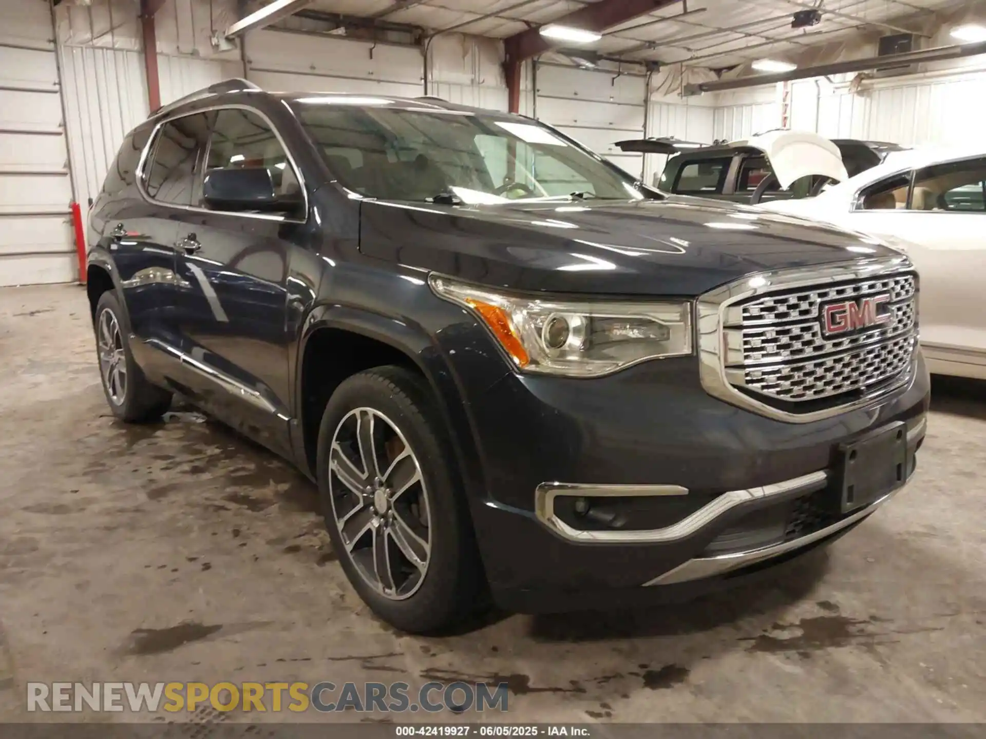 1 Photograph of a damaged car 1GKKNPLS4KZ173555 GMC ACADIA 2019
