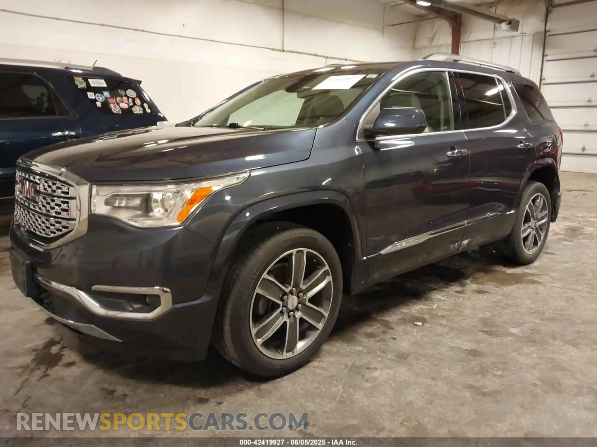 2 Photograph of a damaged car 1GKKNPLS4KZ173555 GMC ACADIA 2019