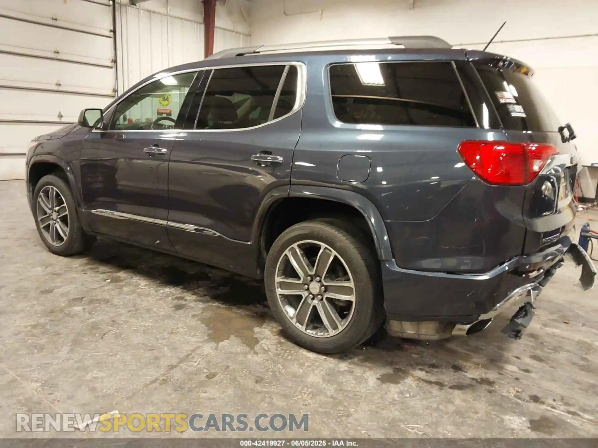 3 Photograph of a damaged car 1GKKNPLS4KZ173555 GMC ACADIA 2019