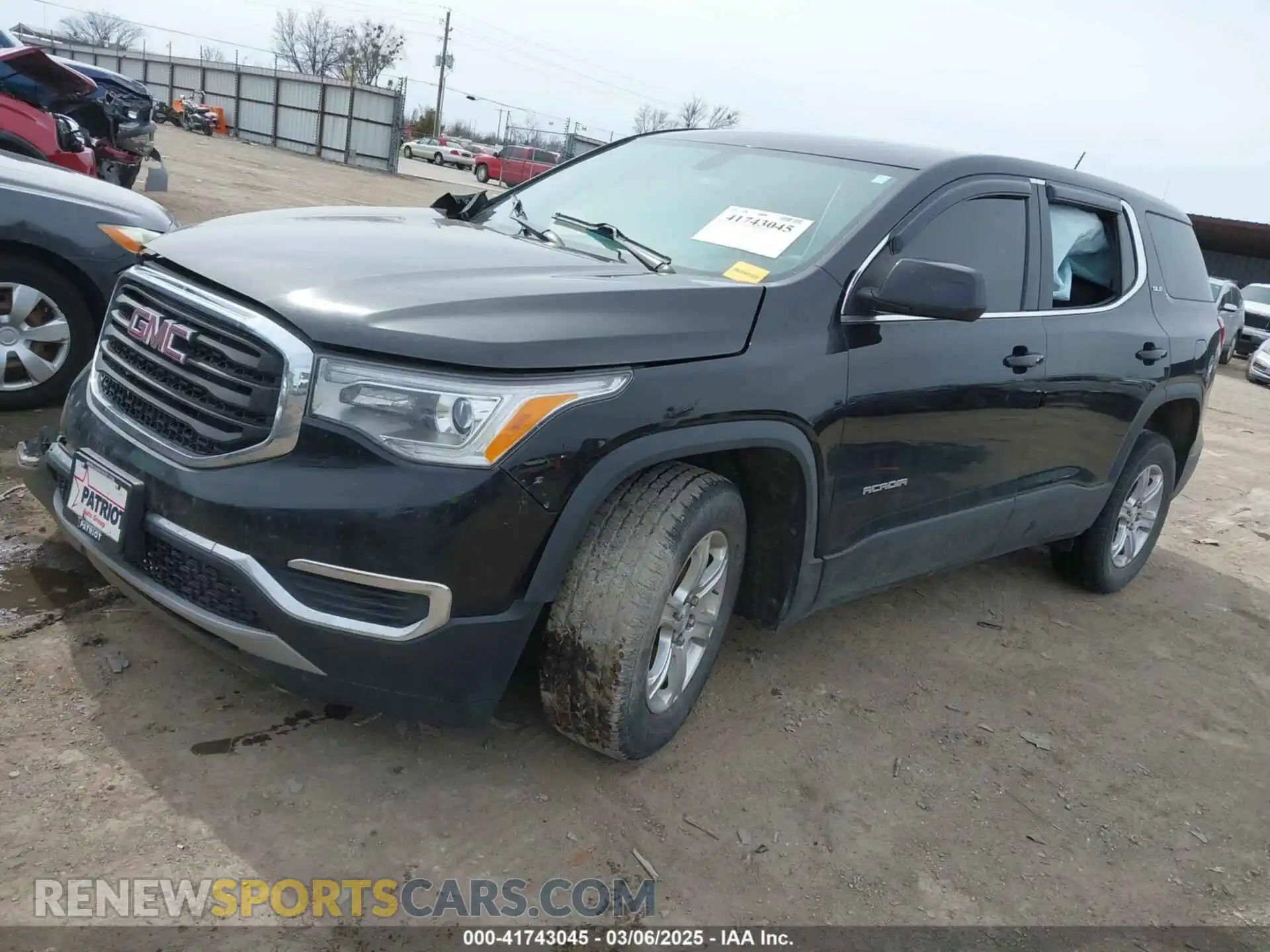 2 Photograph of a damaged car 1GKKNRLA3KZ244893 GMC ACADIA 2019