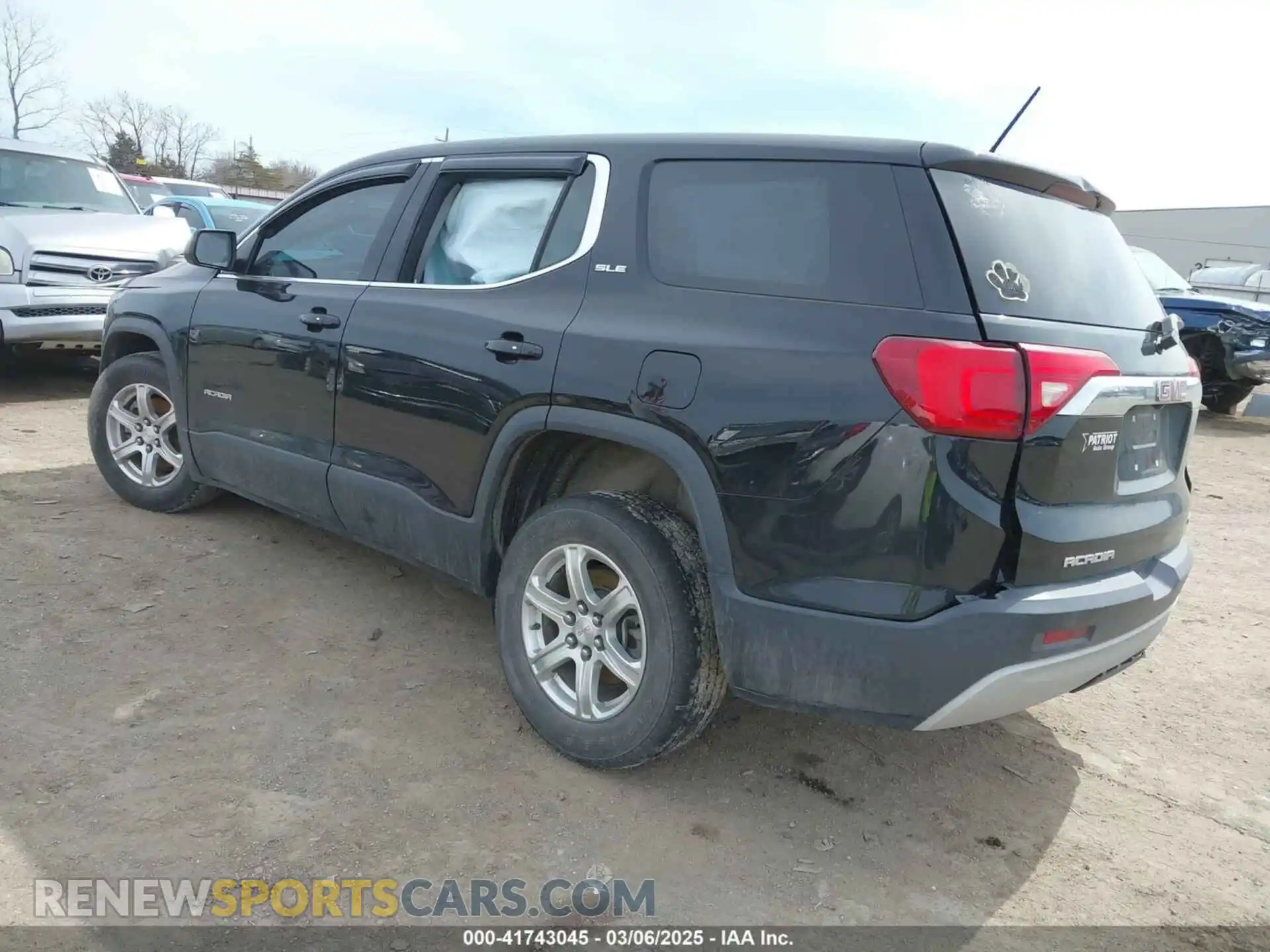 3 Photograph of a damaged car 1GKKNRLA3KZ244893 GMC ACADIA 2019