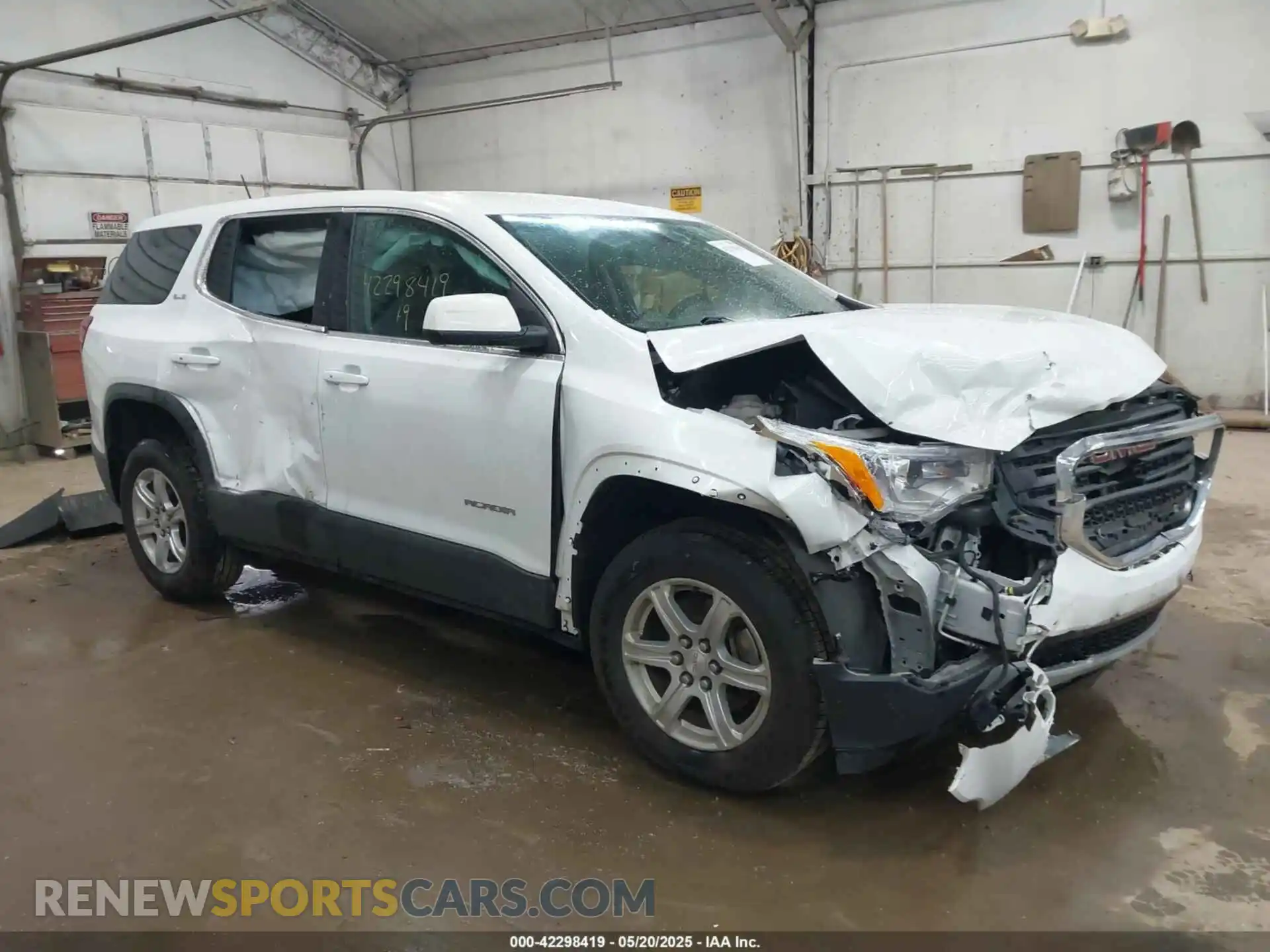 1 Photograph of a damaged car 1GKKNRLAXKZ299194 GMC ACADIA 2019