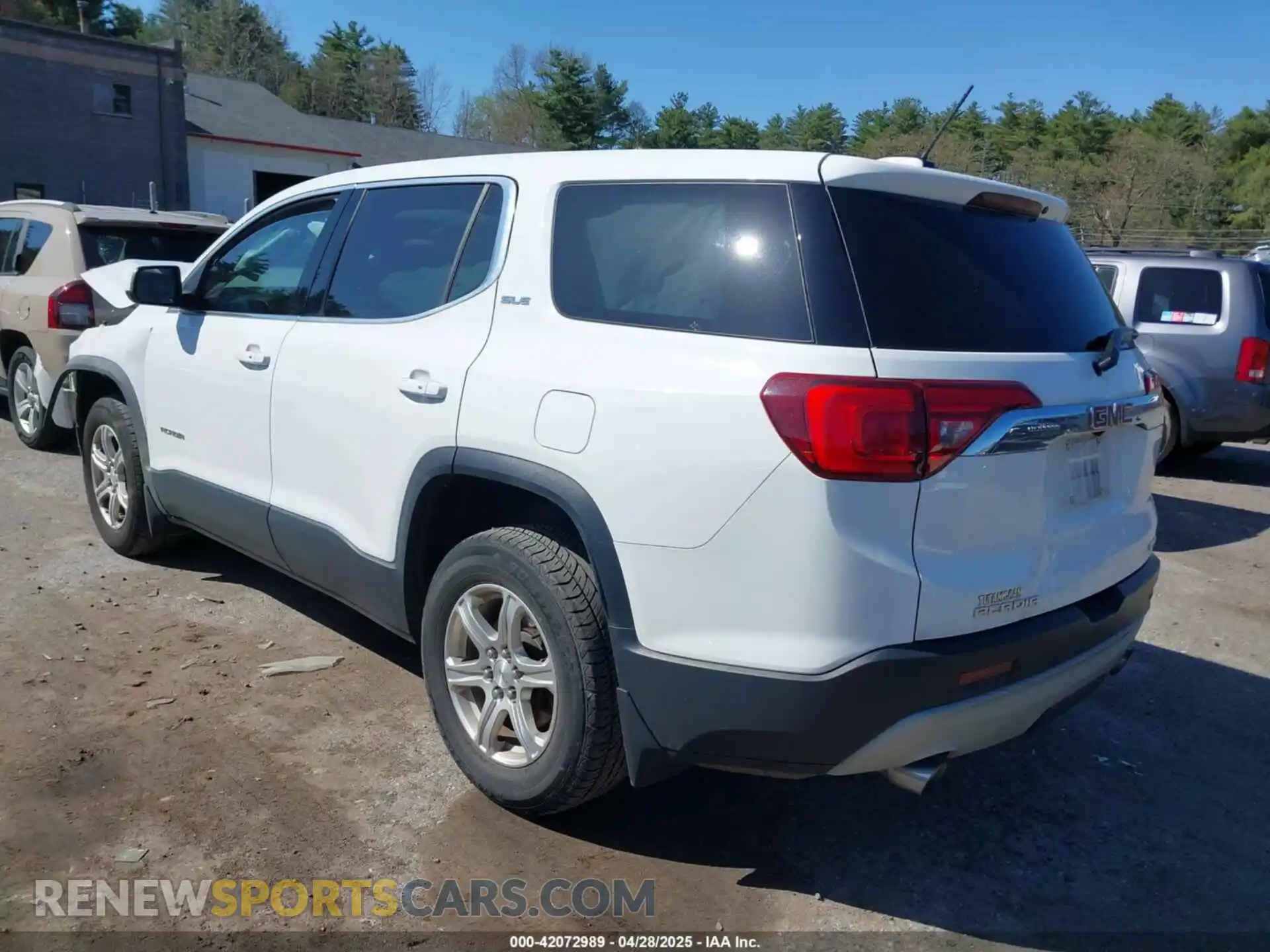 3 Photograph of a damaged car 1GKKNRLS8KZ122927 GMC ACADIA 2019