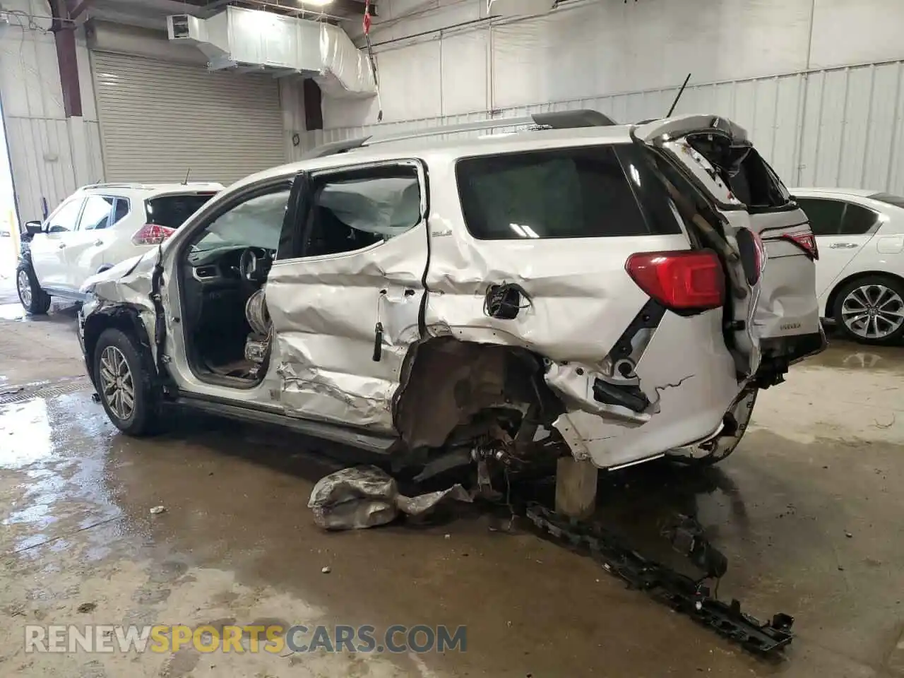 2 Photograph of a damaged car 1GKKNSLSXKZ248701 GMC ACADIA 2019