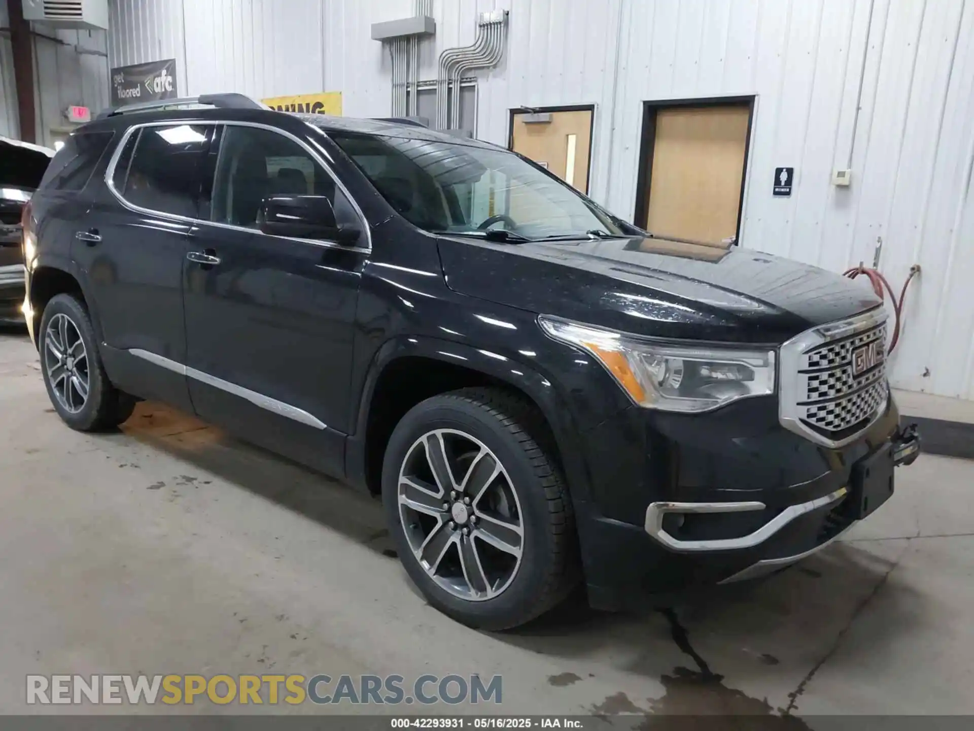 1 Photograph of a damaged car 1GKKNXLS0KZ112252 GMC ACADIA 2019
