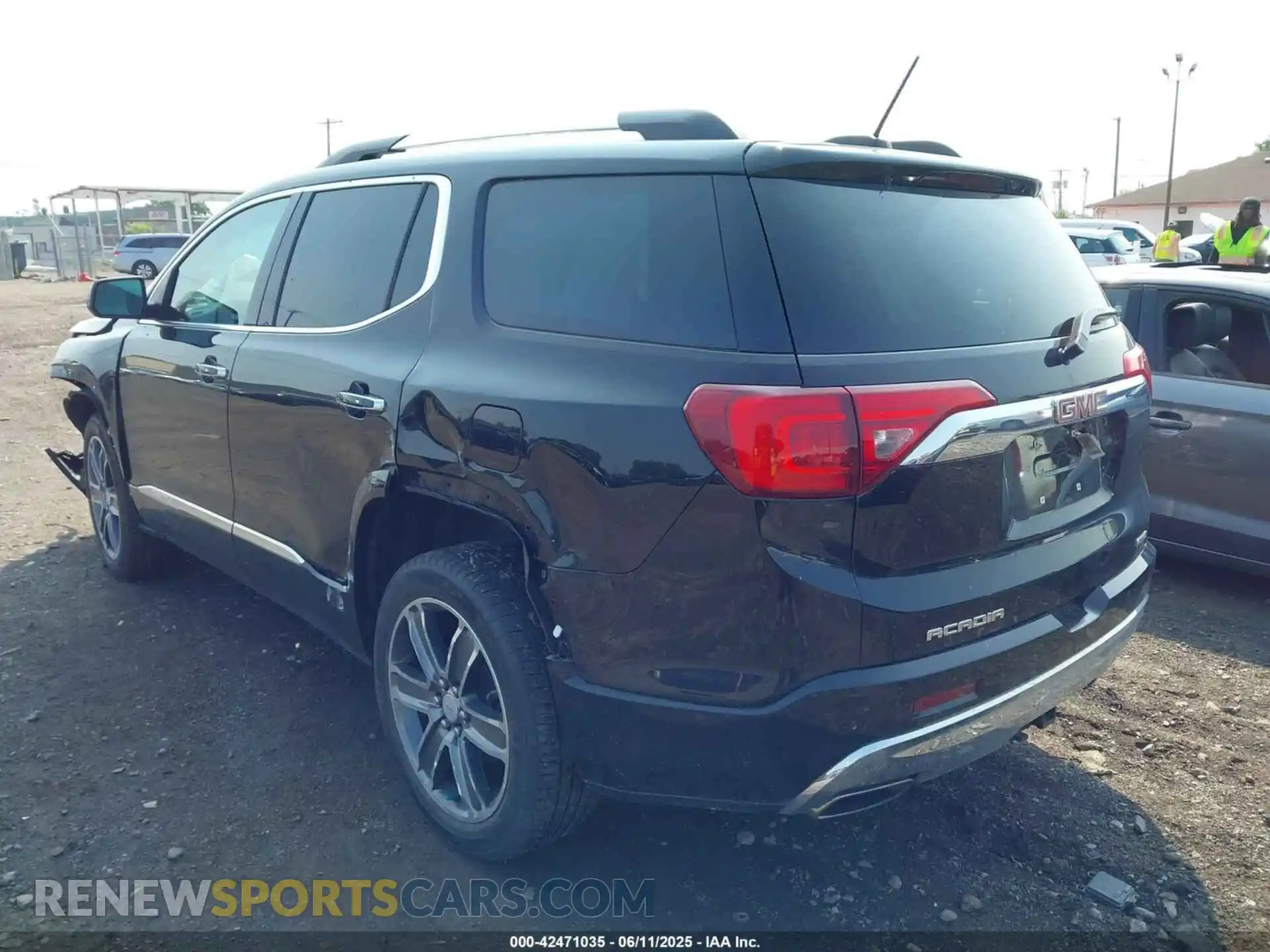 3 Photograph of a damaged car 1GKKNXLS0KZ157191 GMC ACADIA 2019