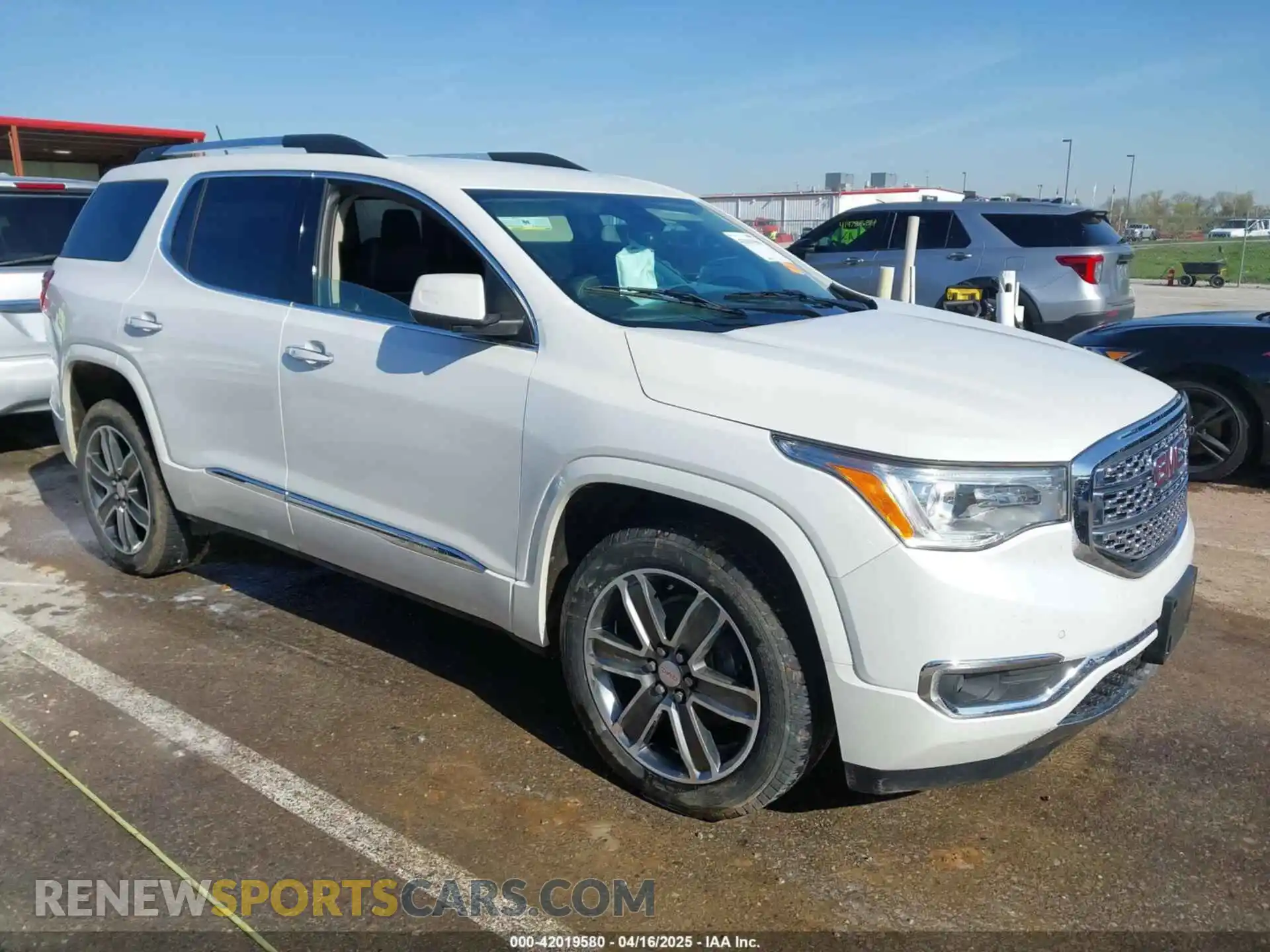 1 Photograph of a damaged car 1GKKNXLS7KZ108814 GMC ACADIA 2019