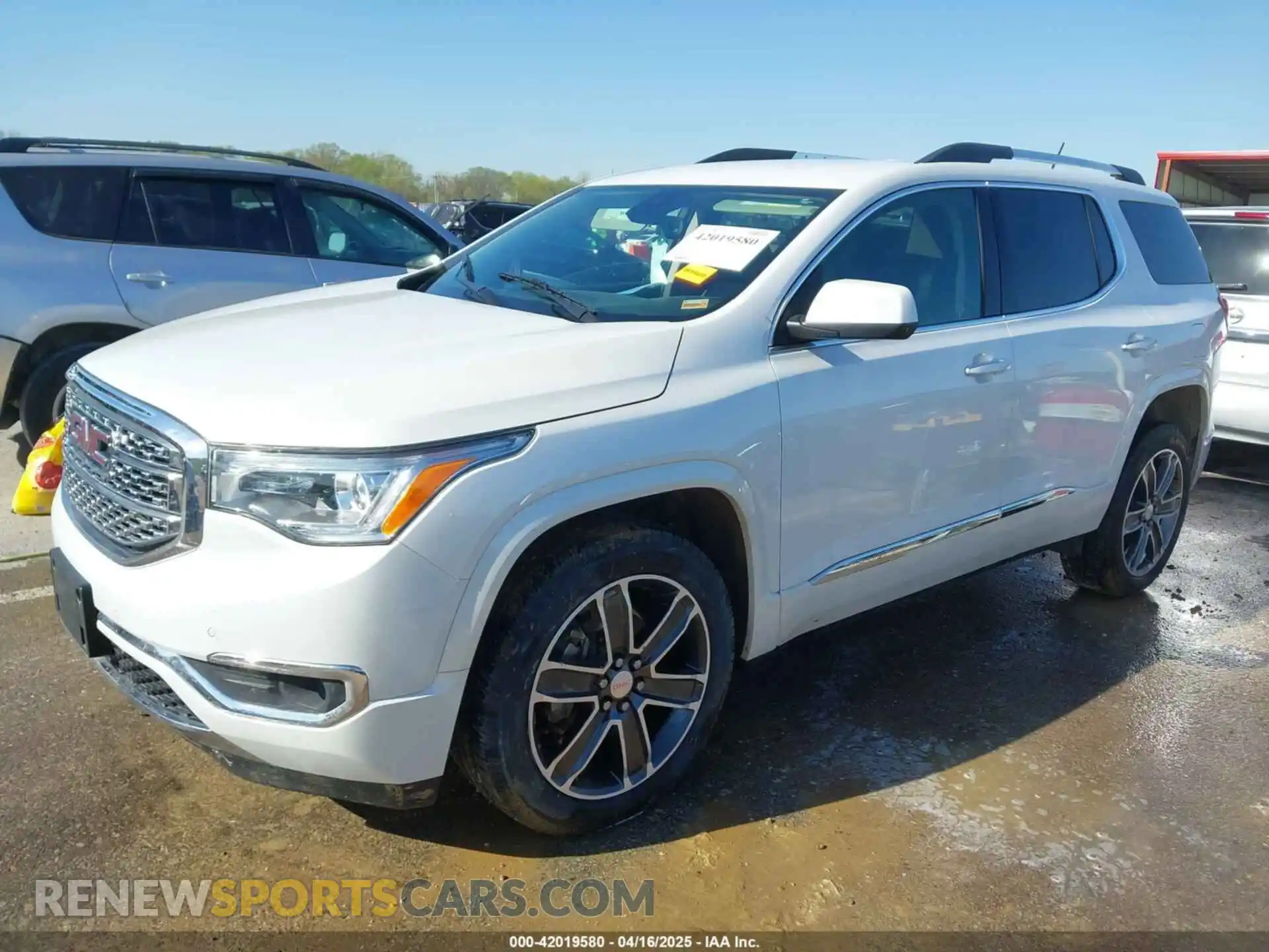 2 Photograph of a damaged car 1GKKNXLS7KZ108814 GMC ACADIA 2019