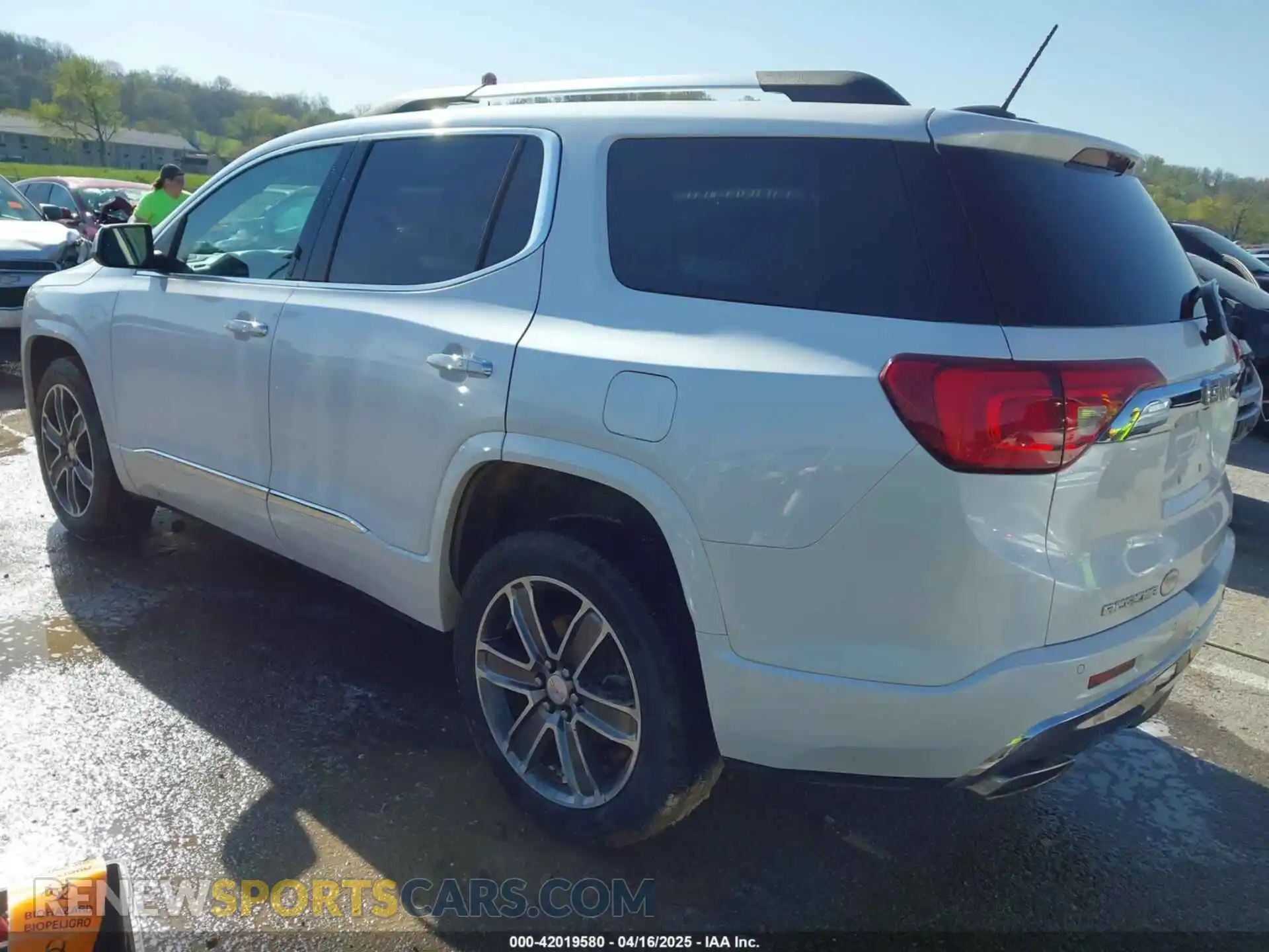 3 Photograph of a damaged car 1GKKNXLS7KZ108814 GMC ACADIA 2019