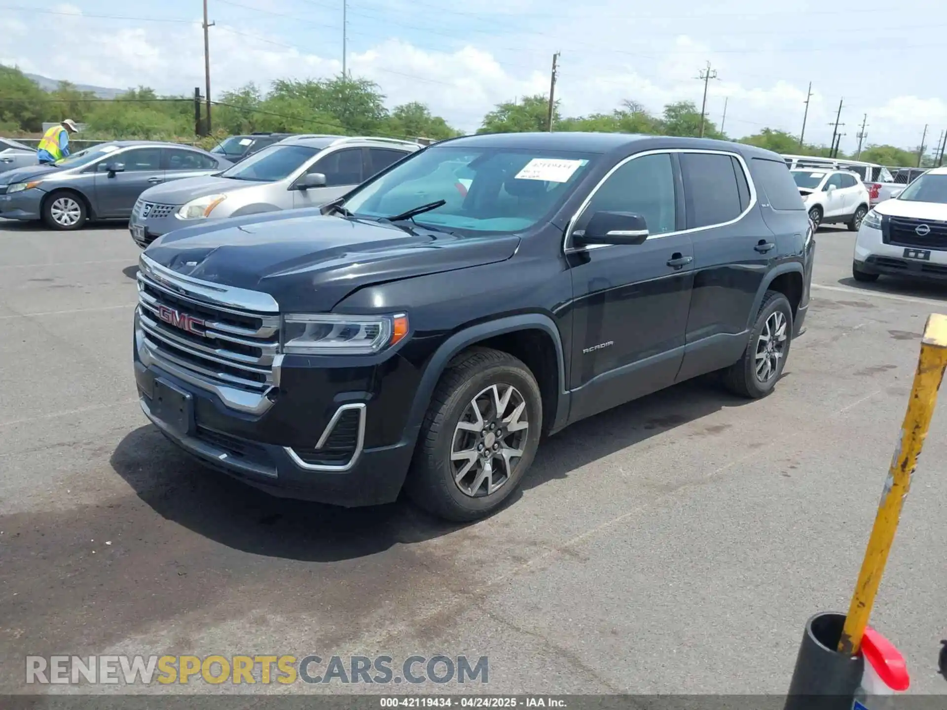 2 Photograph of a damaged car 1GKKNKLA2LZ138525 GMC ACADIA 2020