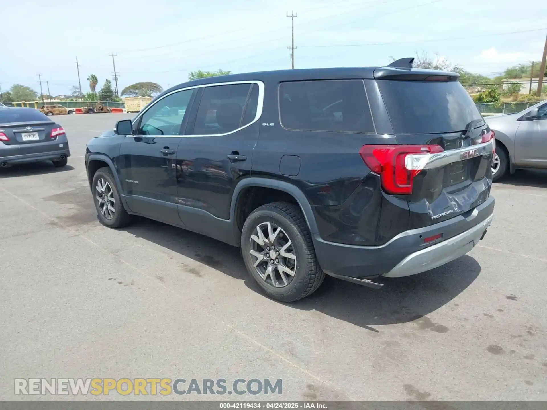 3 Photograph of a damaged car 1GKKNKLA2LZ138525 GMC ACADIA 2020