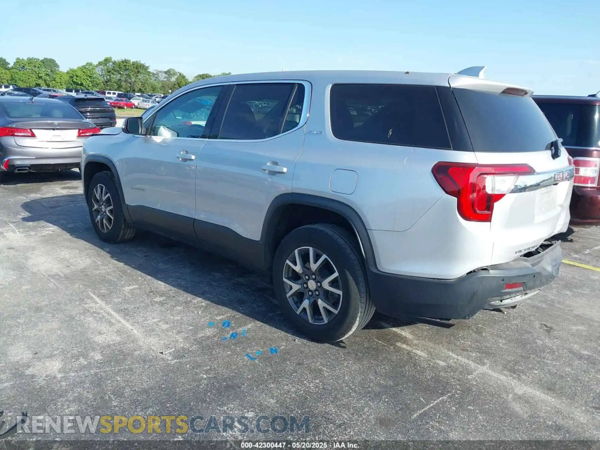 3 Photograph of a damaged car 1GKKNKLA4LZ196751 GMC ACADIA 2020