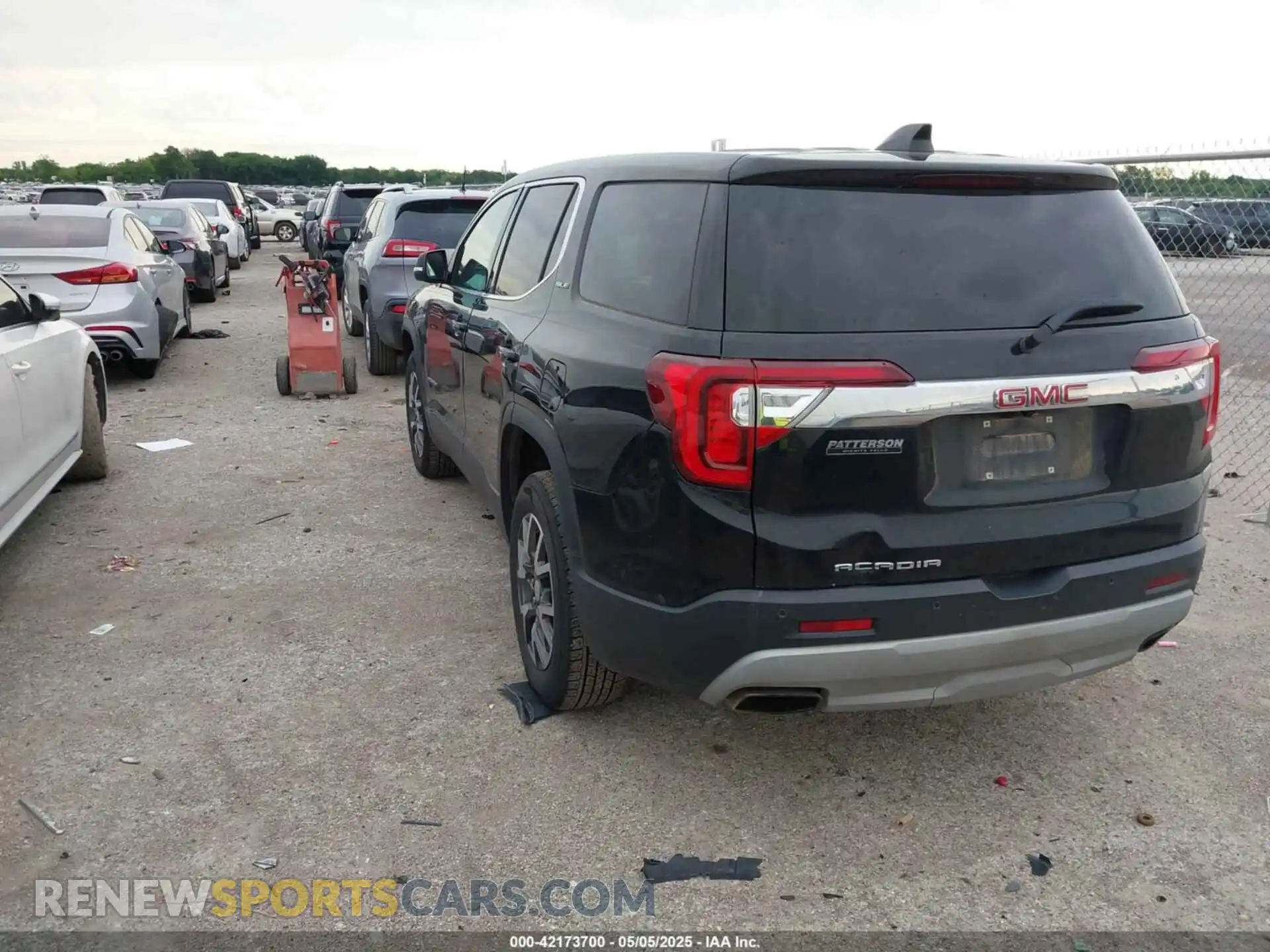 3 Photograph of a damaged car 1GKKNKLS4LZ185533 GMC ACADIA 2020