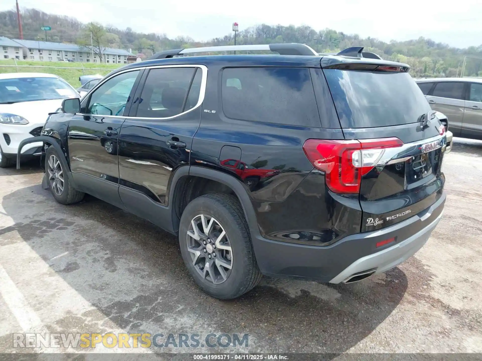 3 Photograph of a damaged car 1GKKNKLS6LZ220475 GMC ACADIA 2020