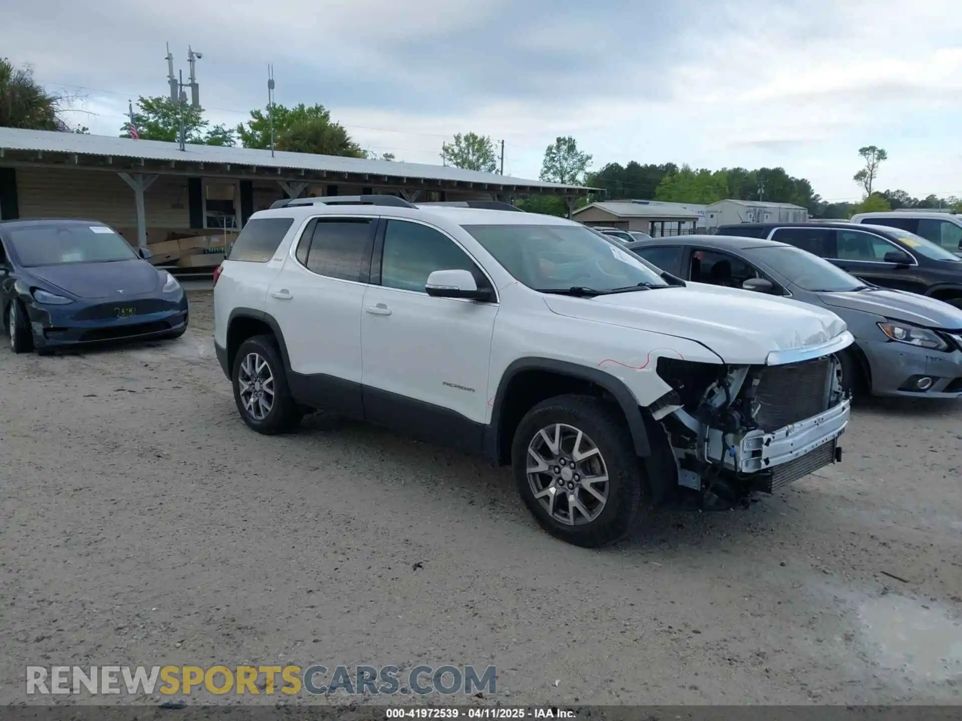 1 Photograph of a damaged car 1GKKNML44LZ203820 GMC ACADIA 2020