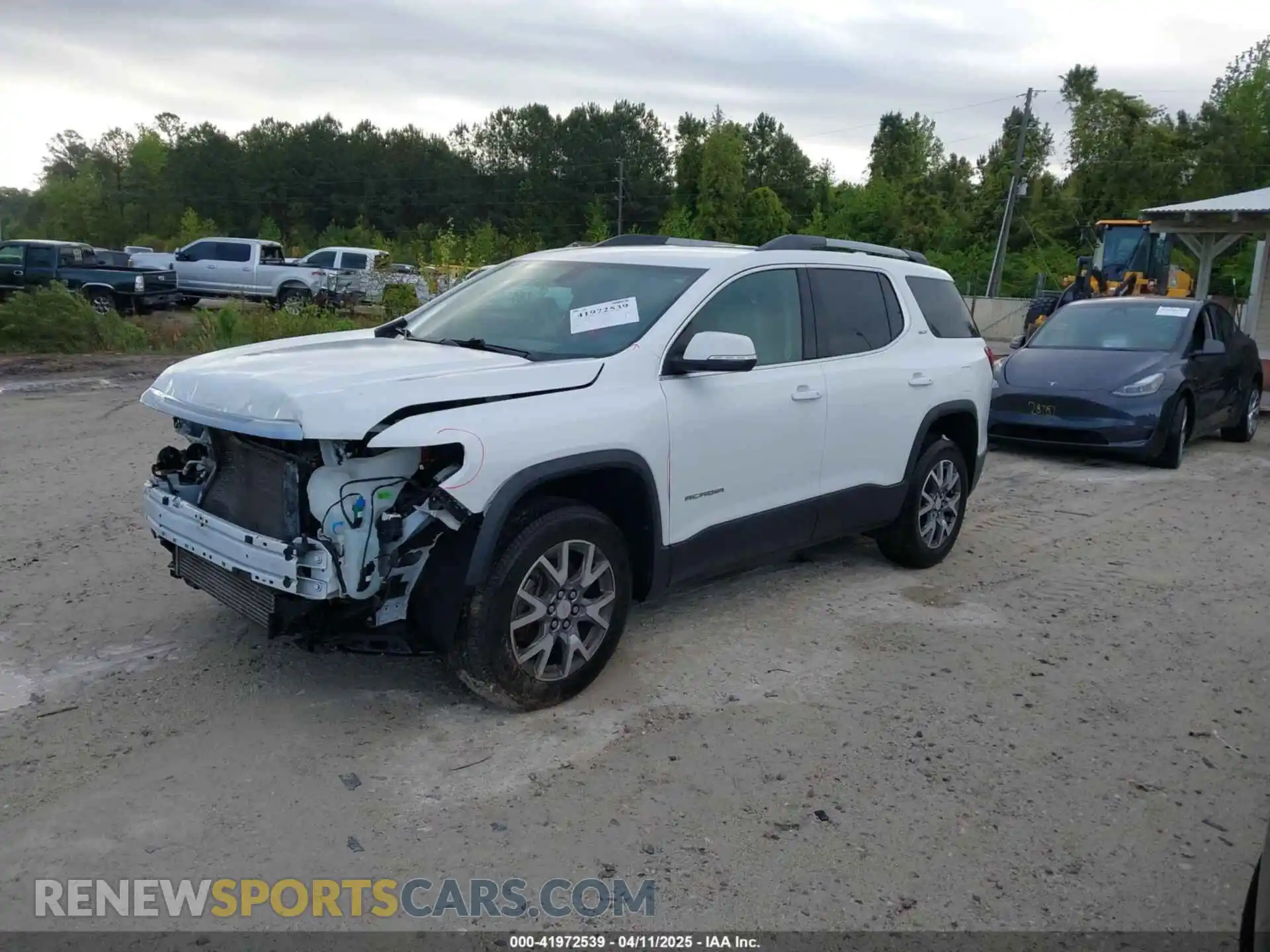 2 Photograph of a damaged car 1GKKNML44LZ203820 GMC ACADIA 2020