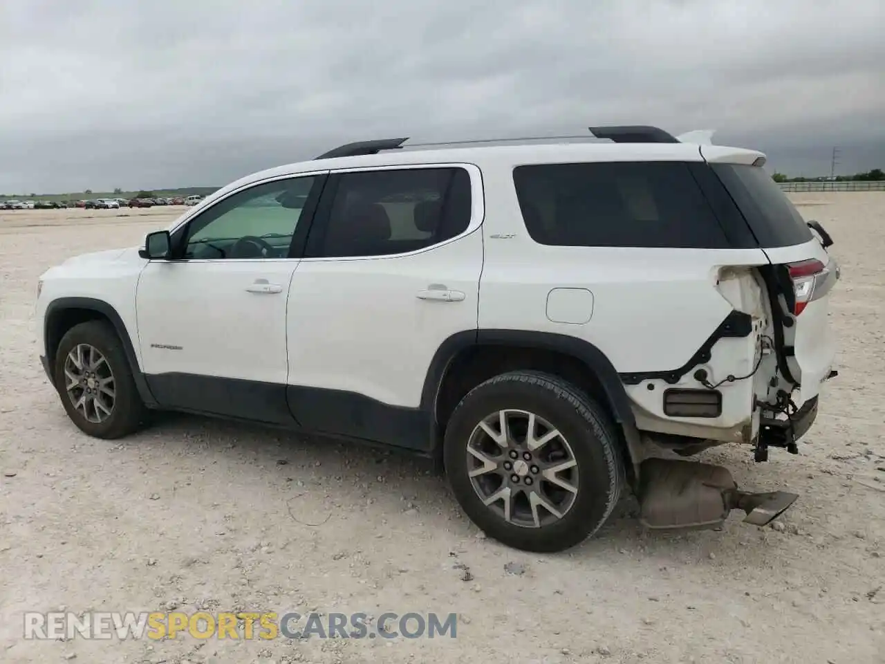 2 Photograph of a damaged car 1GKKNMLS0LZ115118 GMC ACADIA 2020