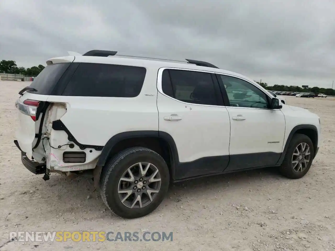 3 Photograph of a damaged car 1GKKNMLS0LZ115118 GMC ACADIA 2020