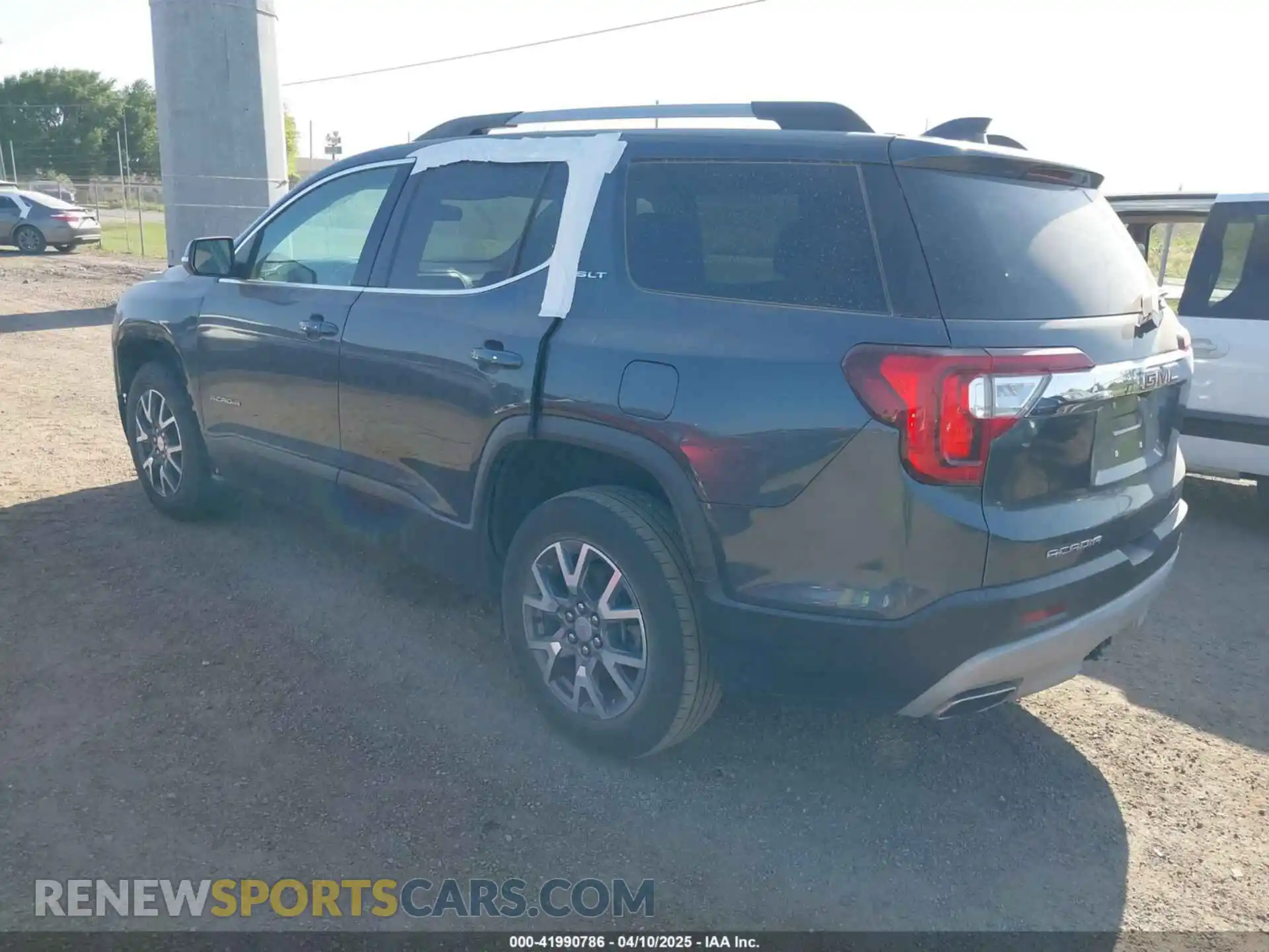3 Photograph of a damaged car 1GKKNMLS0LZ209421 GMC ACADIA 2020