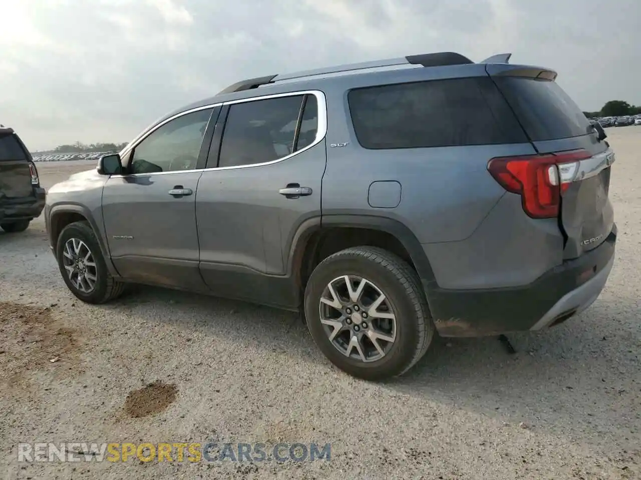 2 Photograph of a damaged car 1GKKNMLS1LZ158866 GMC ACADIA 2020