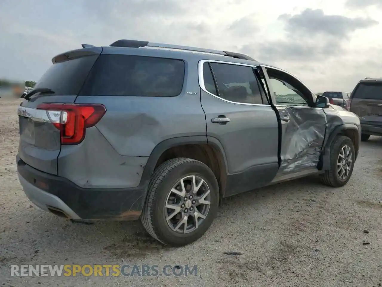 3 Photograph of a damaged car 1GKKNMLS1LZ158866 GMC ACADIA 2020