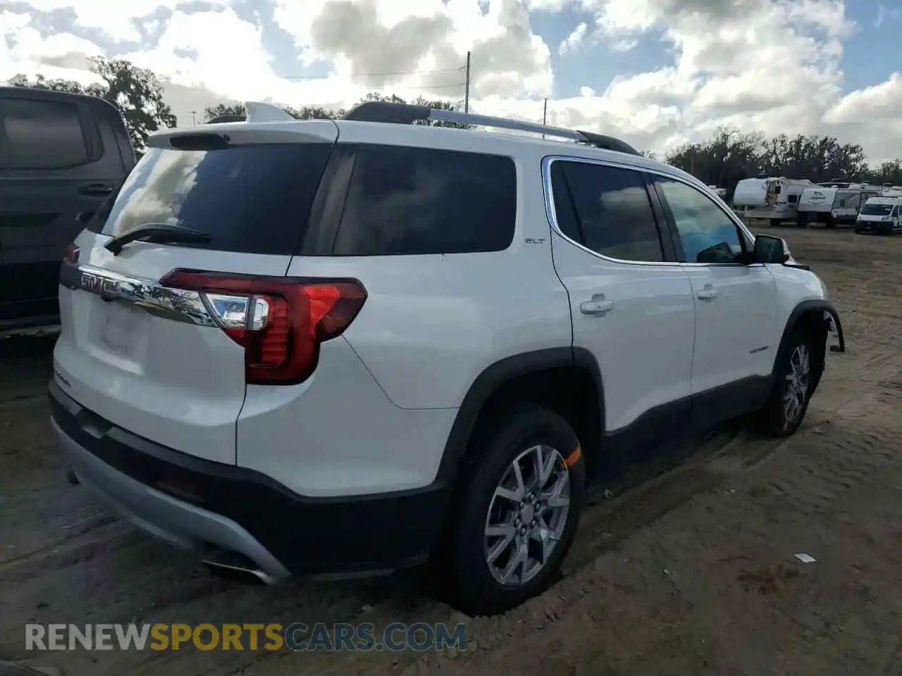 3 Photograph of a damaged car 1GKKNMLS4LZ139437 GMC ACADIA 2020