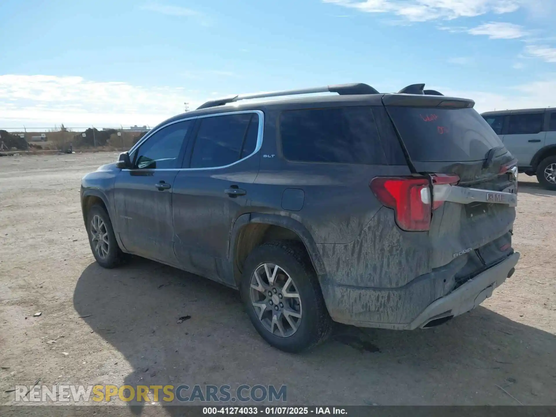 3 Photograph of a damaged car 1GKKNMLS7LZ153008 GMC ACADIA 2020