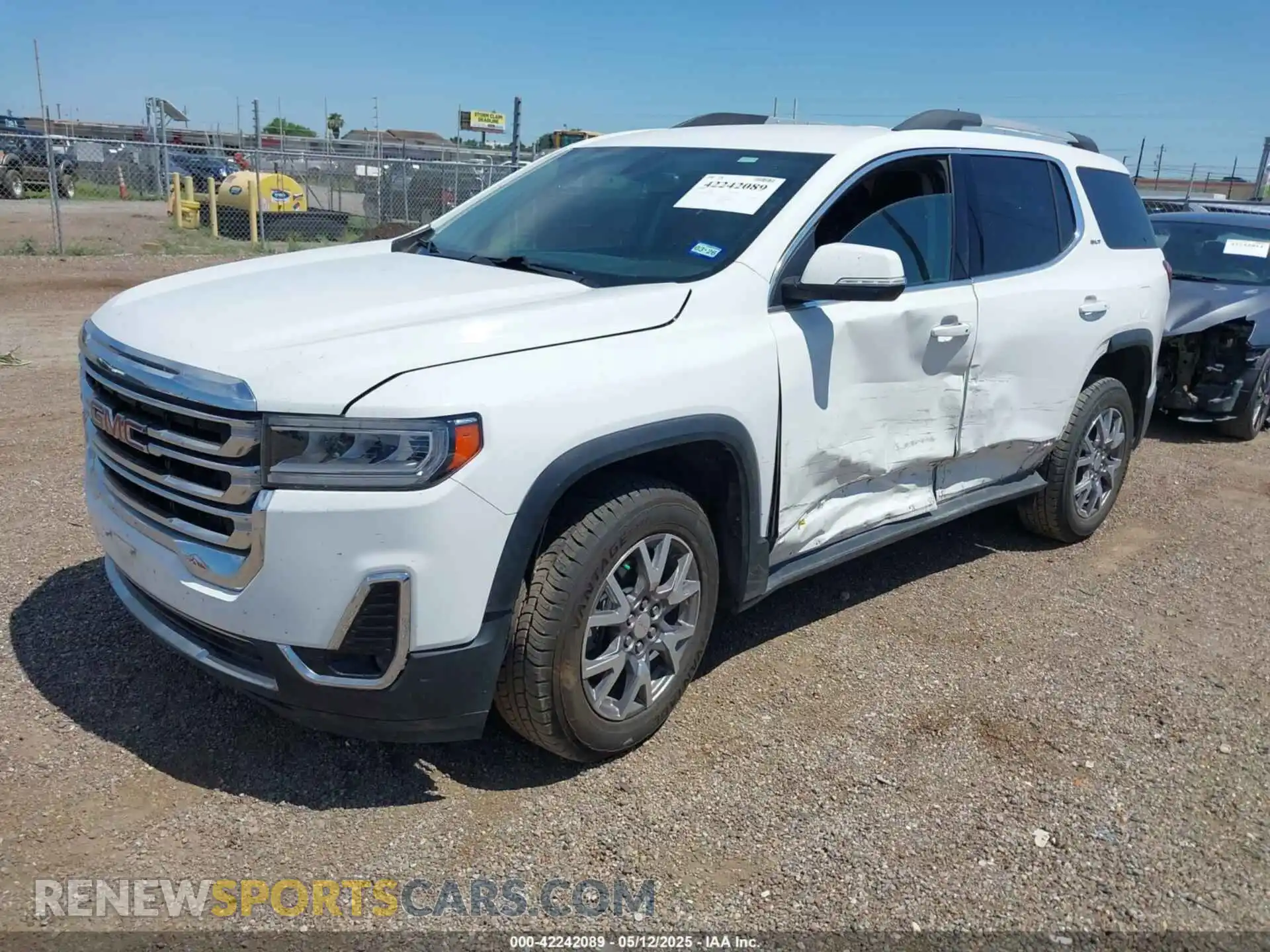 2 Photograph of a damaged car 1GKKNMLS9LZ130829 GMC ACADIA 2020