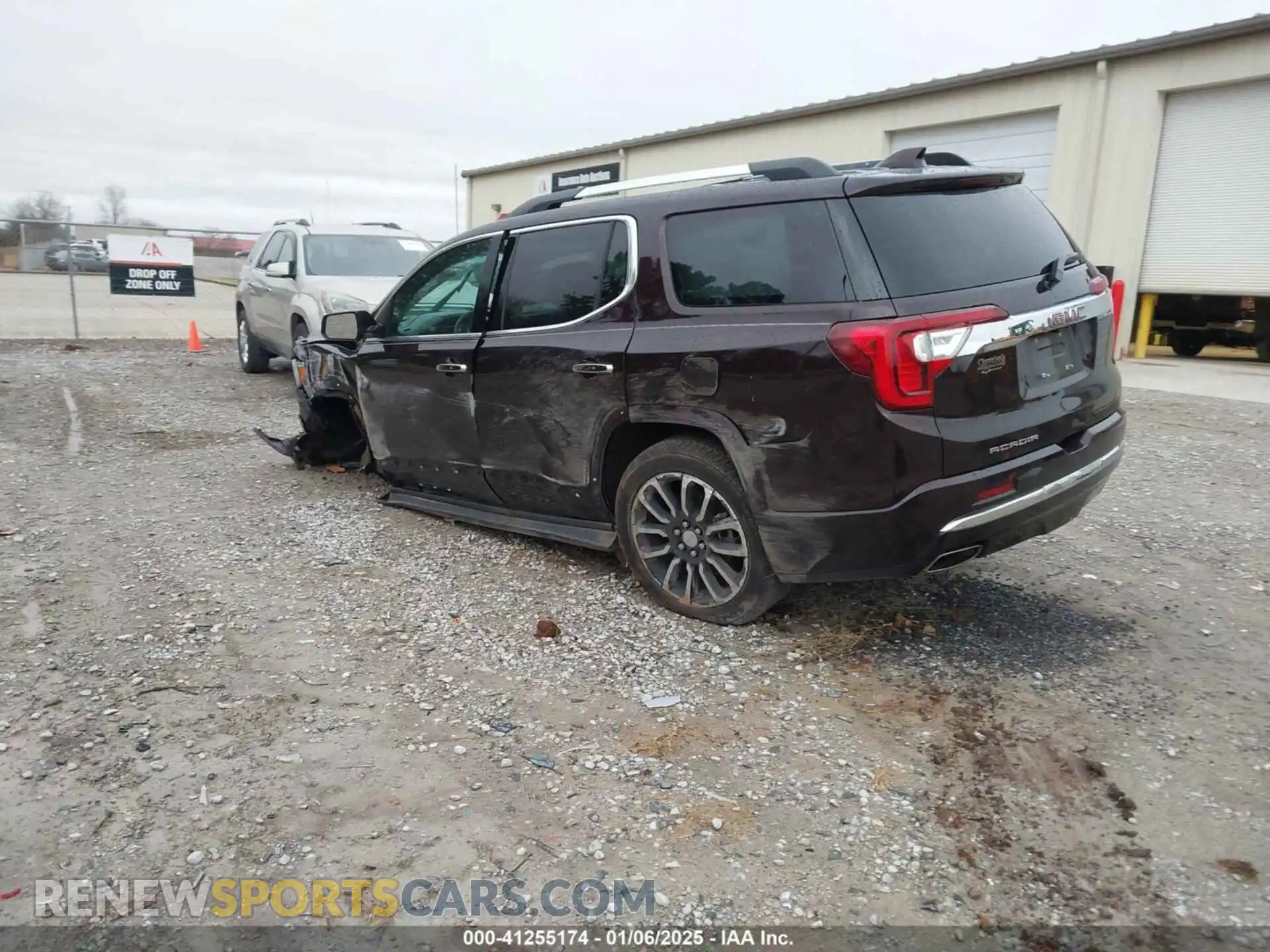 3 Photograph of a damaged car 1GKKNPLS4LZ235005 GMC ACADIA 2020