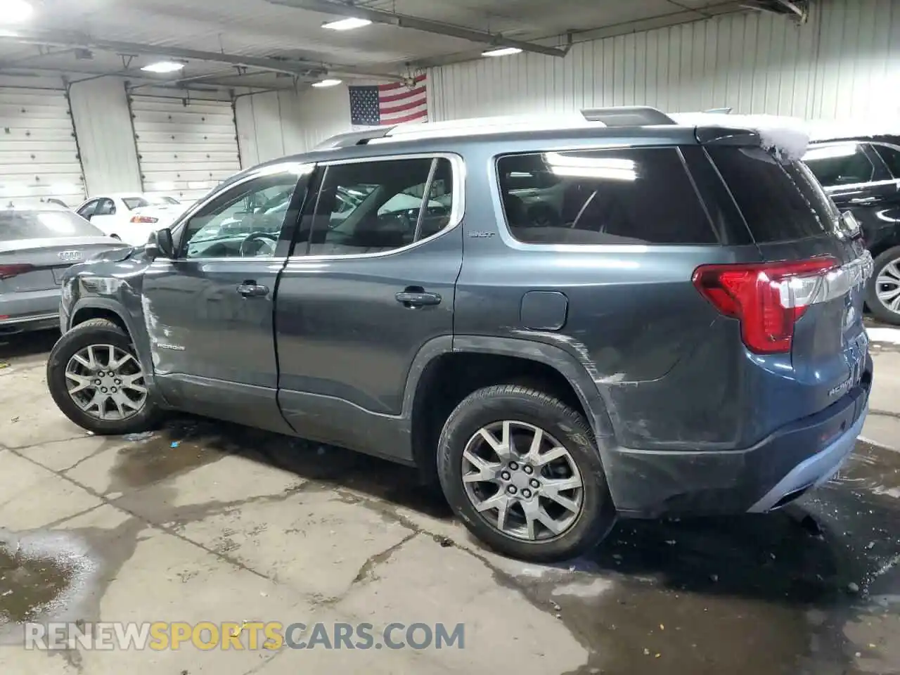 2 Photograph of a damaged car 1GKKNULS5LZ215702 GMC ACADIA 2020