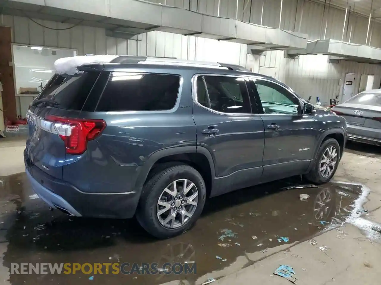 3 Photograph of a damaged car 1GKKNULS5LZ215702 GMC ACADIA 2020