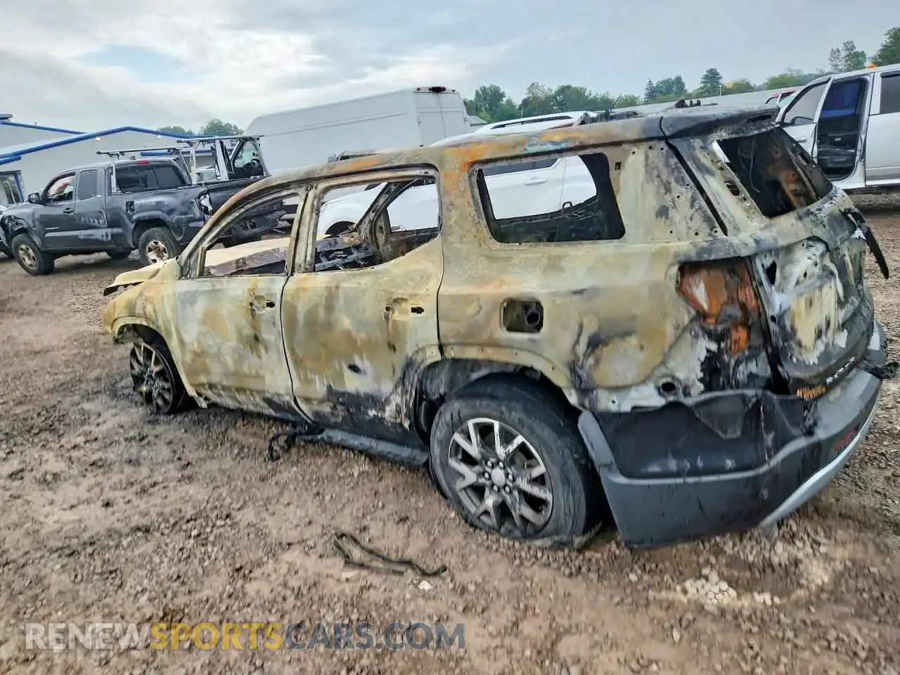 2 Photograph of a damaged car 1GKKNKLA1MZ114833 GMC ACADIA 2021