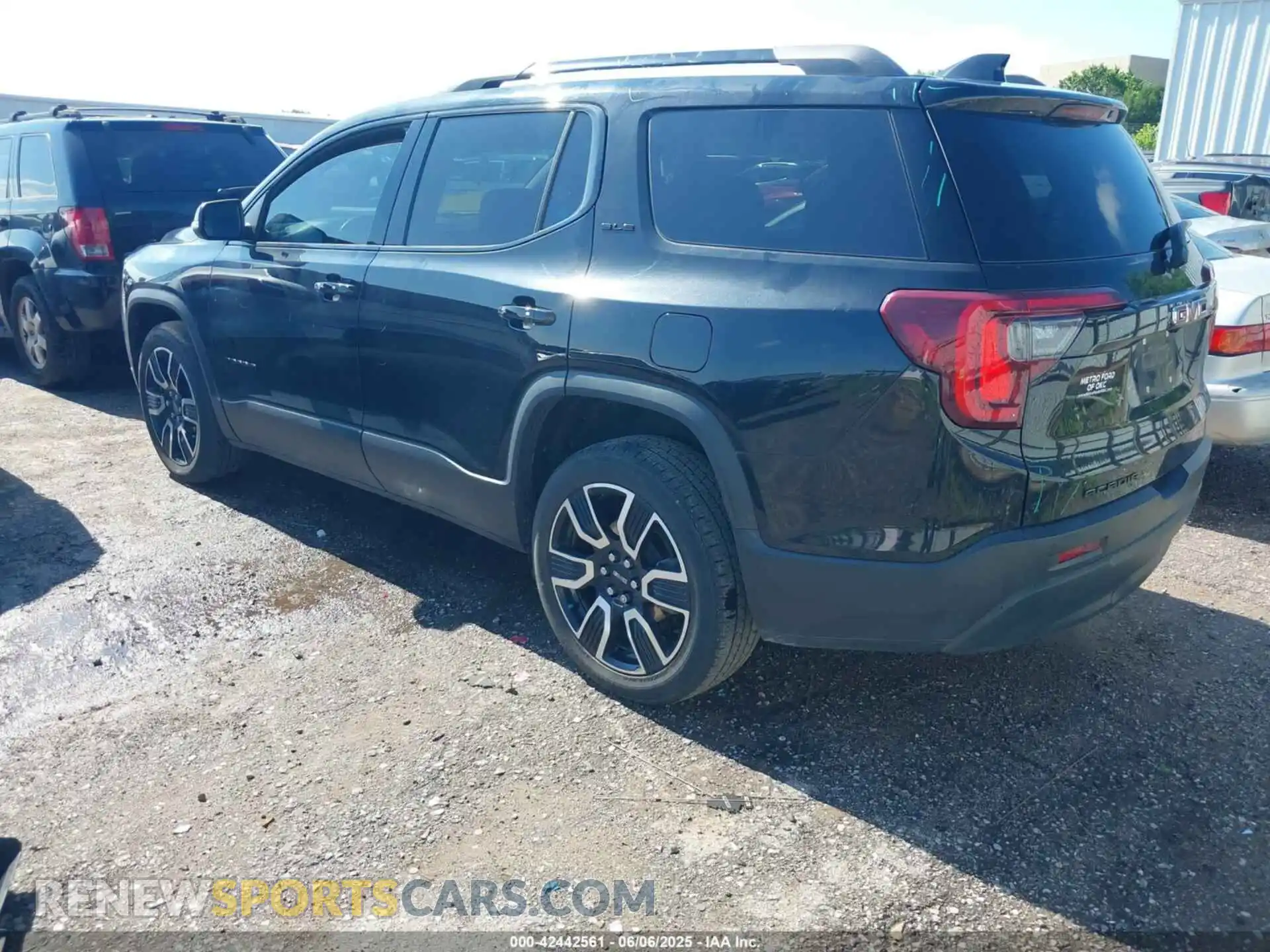 3 Photograph of a damaged car 1GKKNKLA3MZ208129 GMC ACADIA 2021