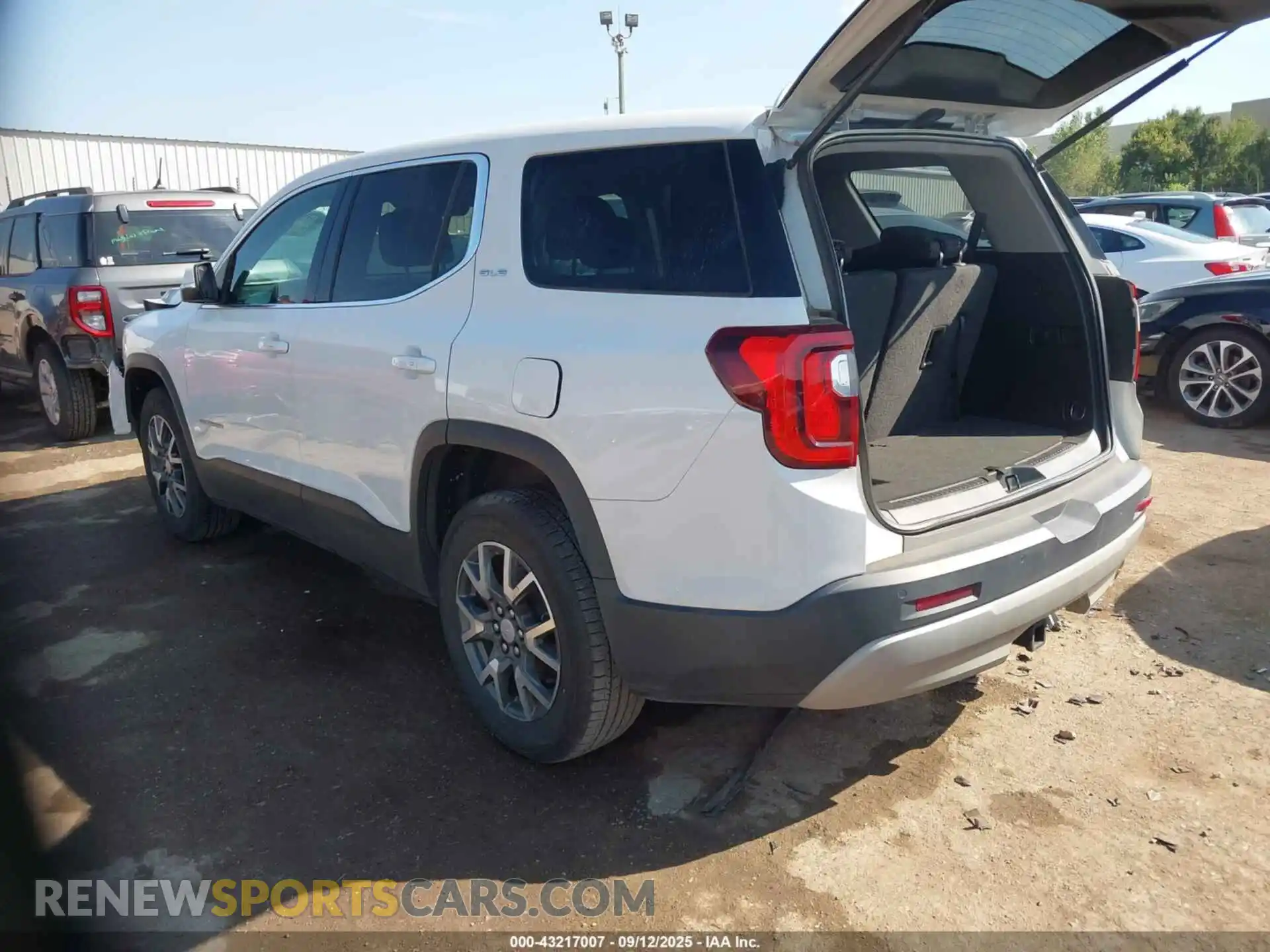 3 Photograph of a damaged car 1GKKNKLA4MZ219222 GMC ACADIA 2021