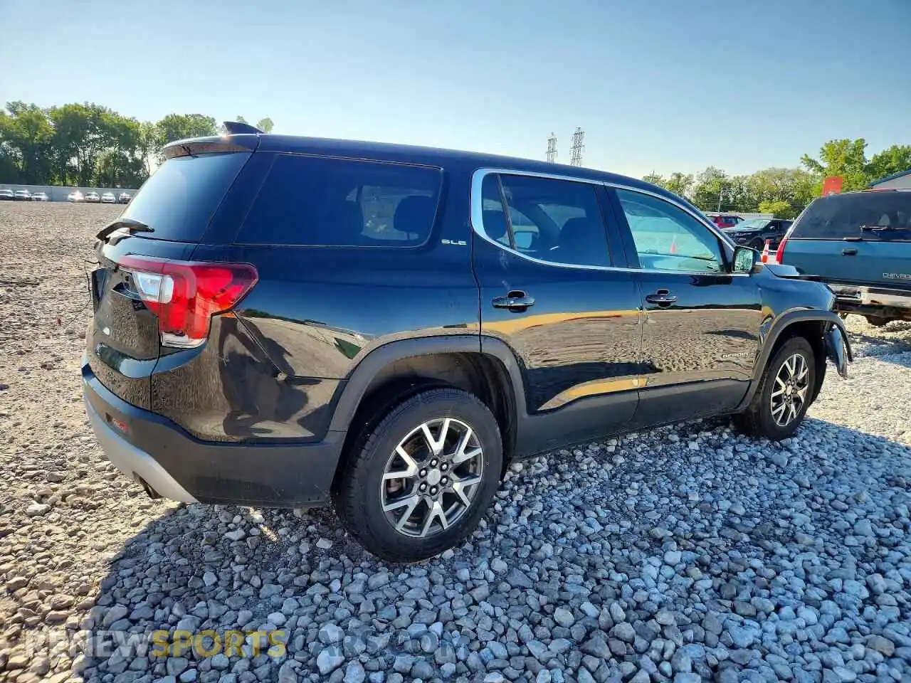 3 Photograph of a damaged car 1GKKNKLA7MZ140708 GMC ACADIA 2021
