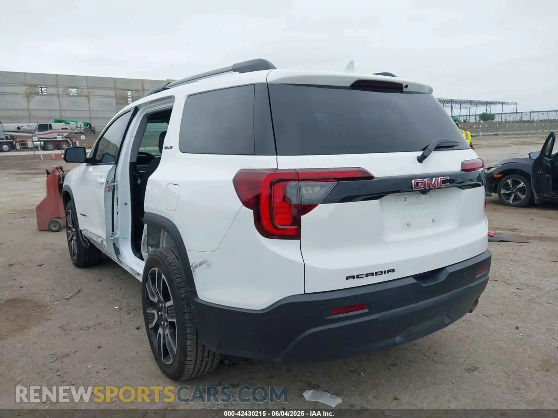 3 Photograph of a damaged car 1GKKNKLA8MZ146940 GMC ACADIA 2021