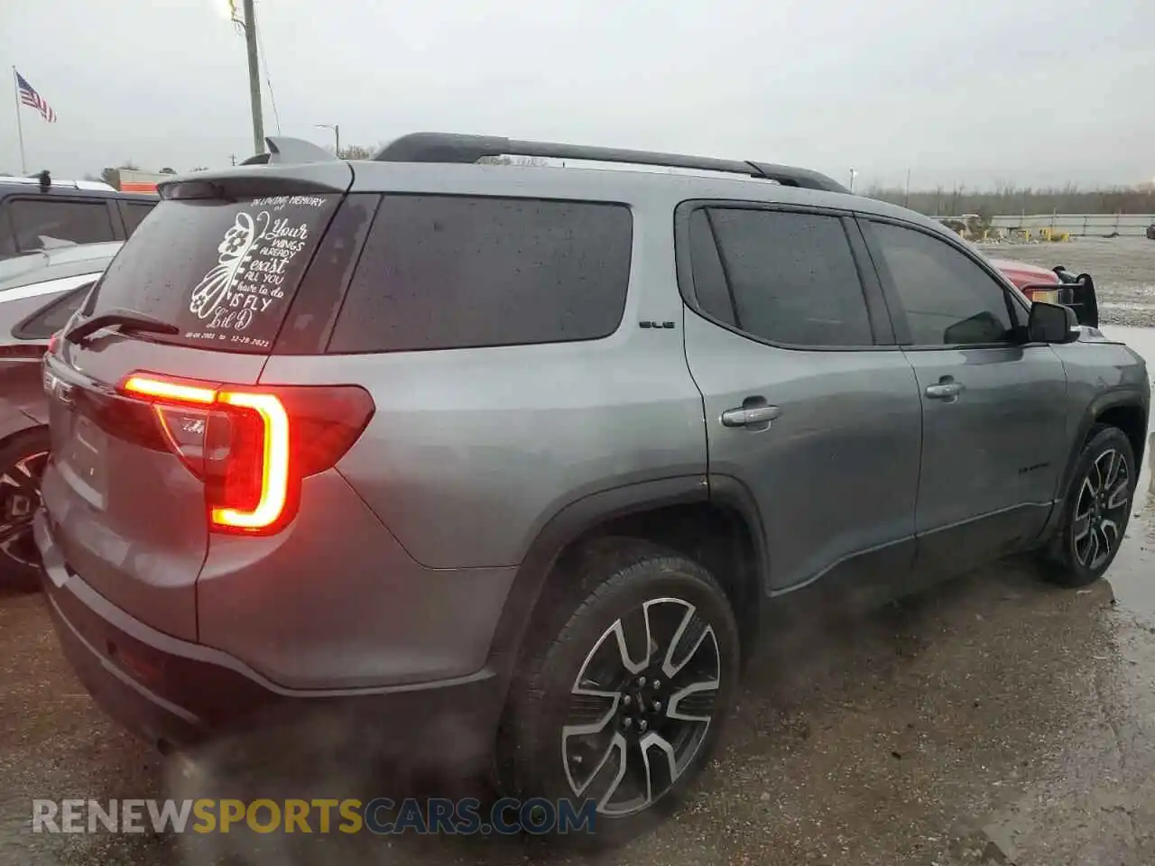 3 Photograph of a damaged car 1GKKNKLA9MZ123053 GMC ACADIA 2021