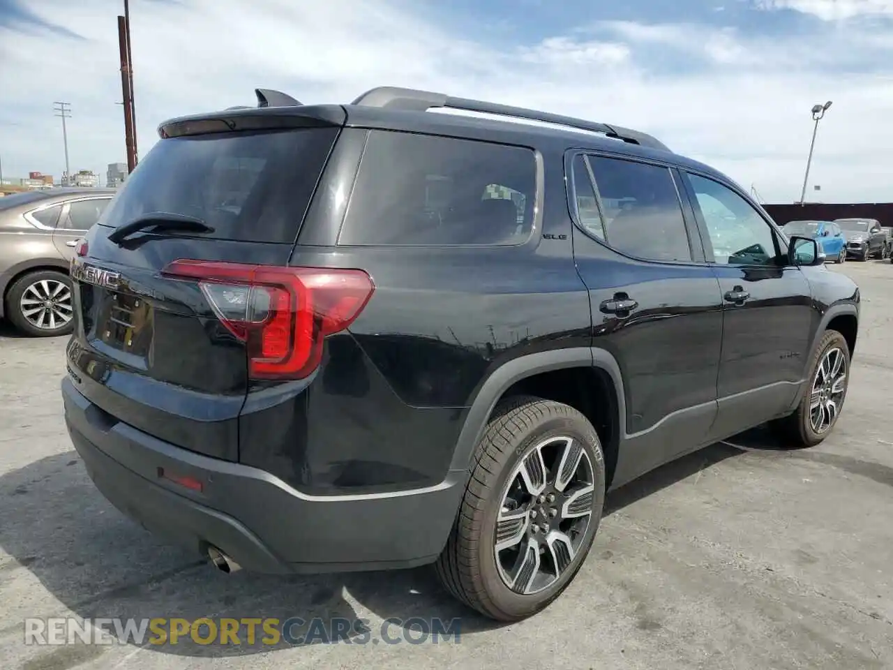 3 Photograph of a damaged car 1GKKNKLAXMZ166350 GMC ACADIA 2021